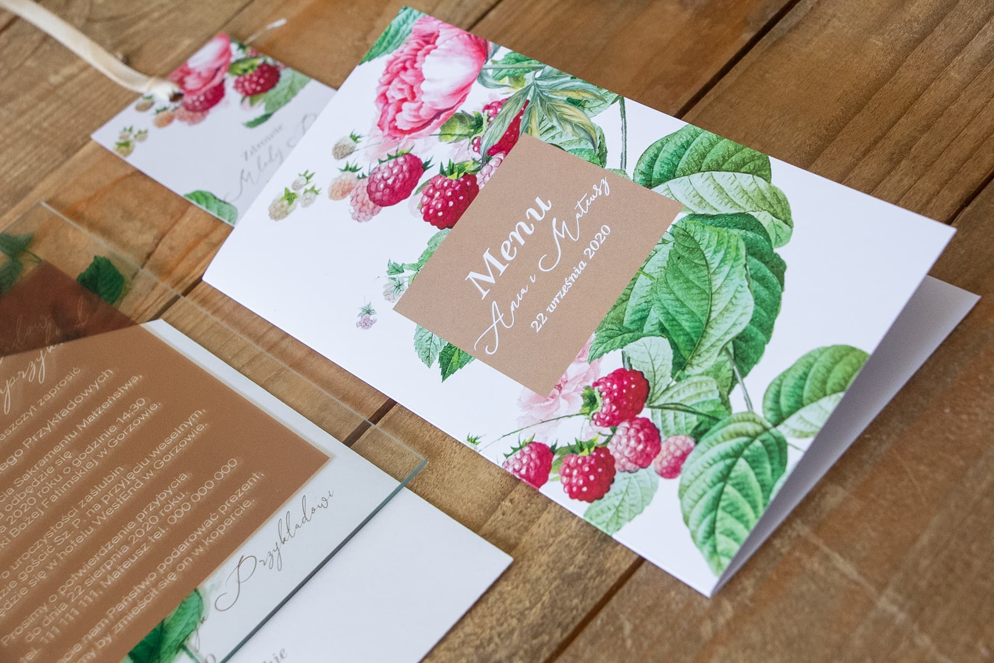 Menu Weselne Korani | Delikatne Piwonie i Maliny na Kremowym Tle | Korani Nr 7