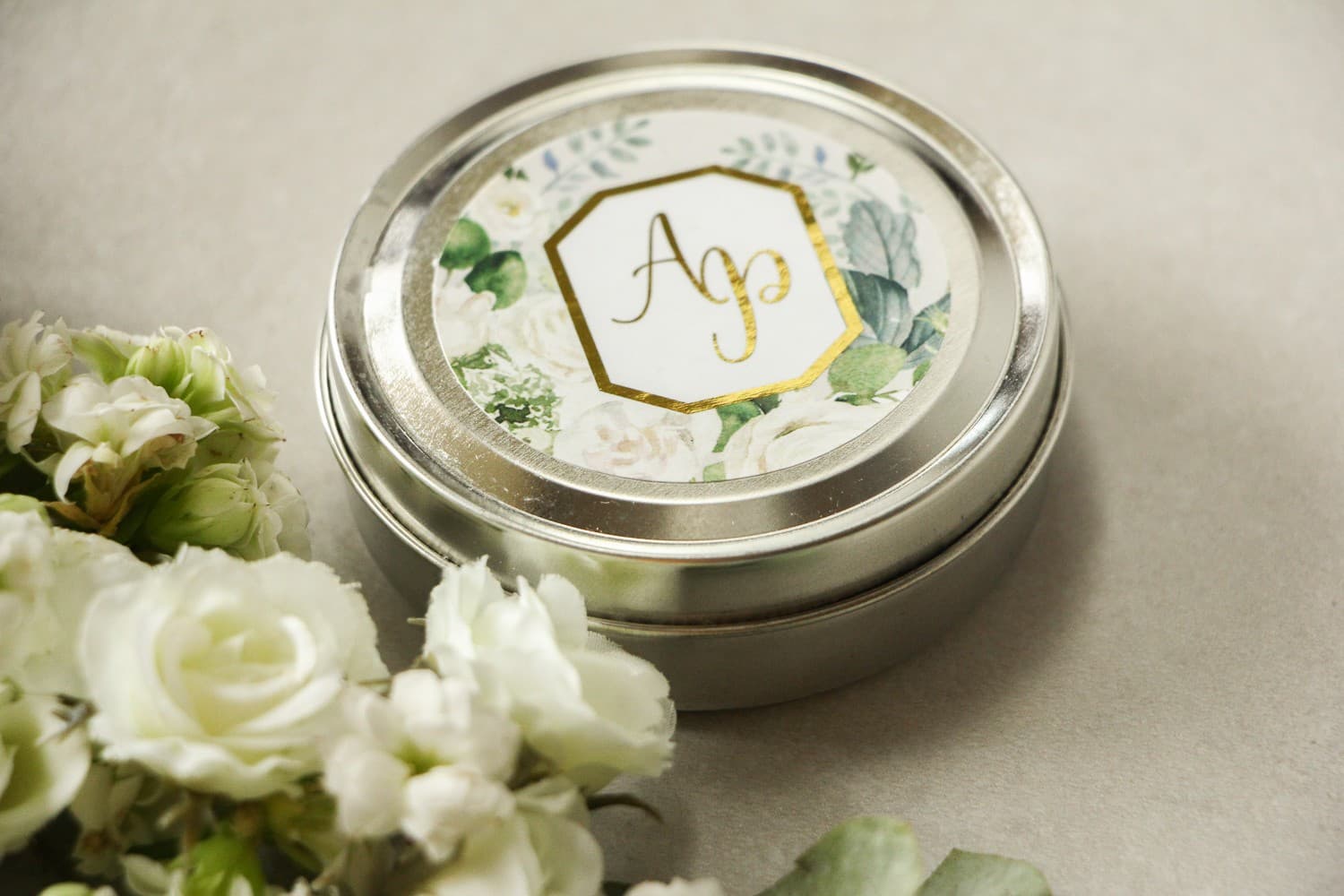 Naturalna Świeca w Puszce Lotus nr 4 – Złocone Podziękowanie Glamour