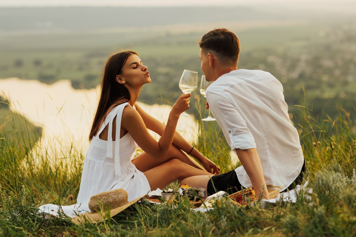 Randka w trakcie przygotowań – dlaczego warto odłożyć planer i zadbać o romantyczny czas we dwoje?