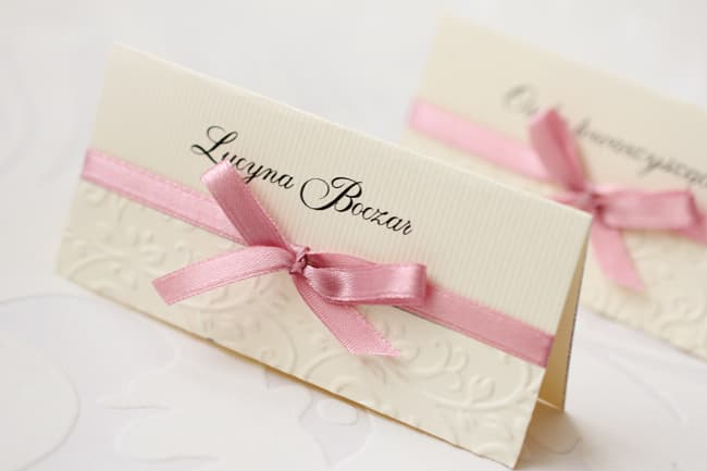 Klasycznie z tłoczeniem