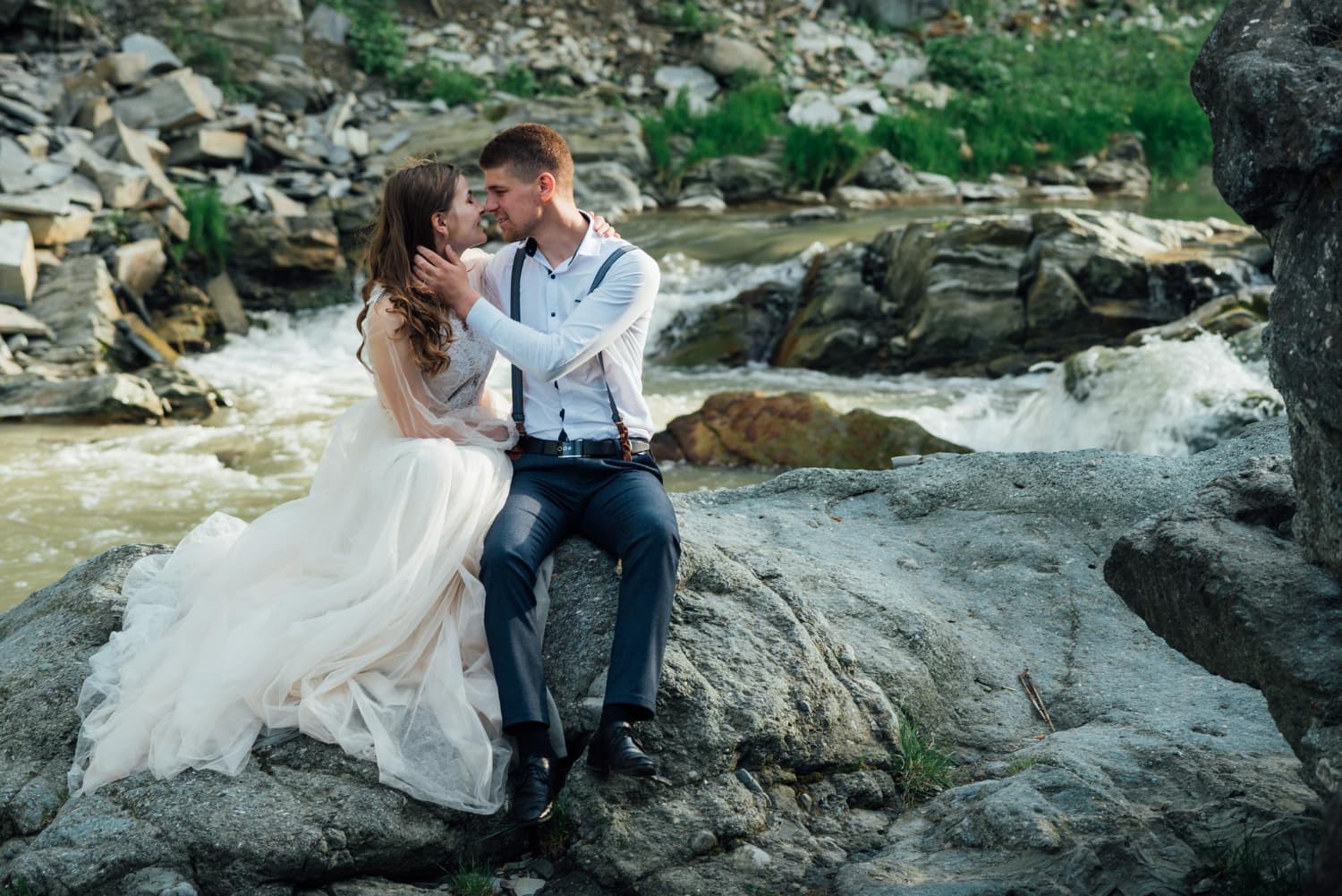 Jak wybrać idealne miejsce na sesję zdjęciową dla nowożeńców?