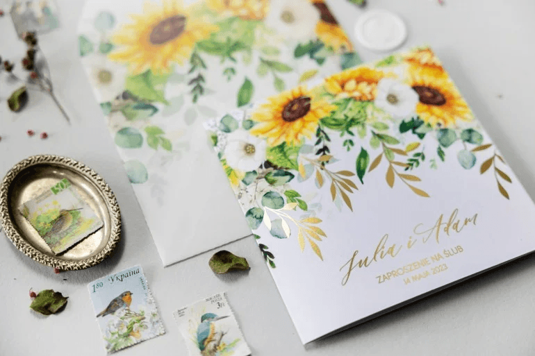Zaproszenia ślubne z elementami złocenia – Wskazówki dotyczące wyboru zaproszeń z elementami złocenia