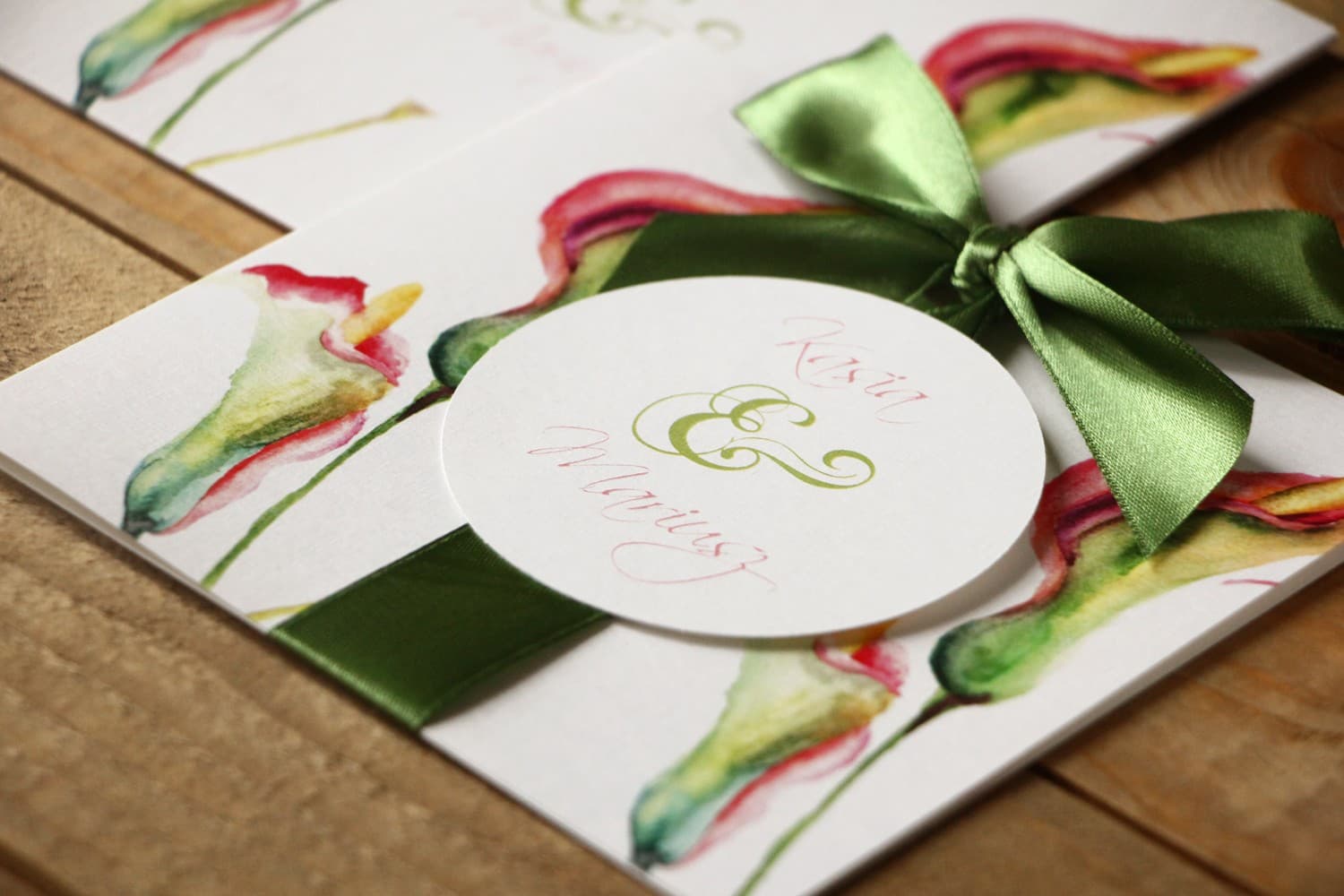 Zaproszenia ślubne z różanymi kaliami na białym papierze lnianym – Malowane Kwiaty nr 25
