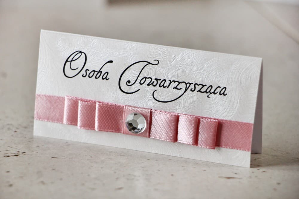 Winietki Ślubne Amaretto nr 5 – Wizytówki na Stół z Cyrkonią i Satynową Kokardką