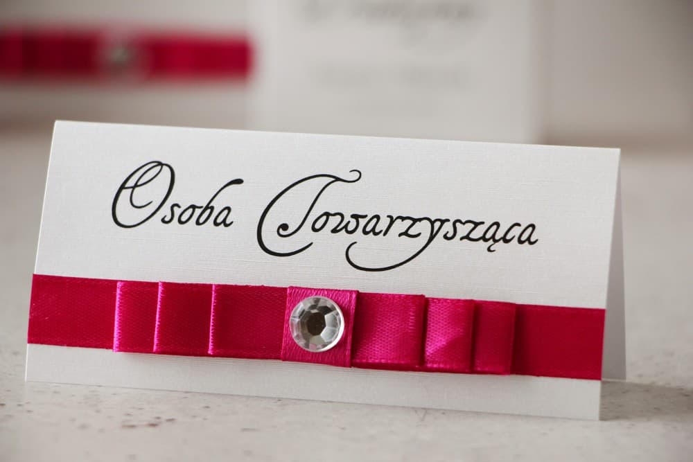 Winietki Ślubne Amaretto nr 8 – Wizytówki na Stół z Cyrkonią i Kokardą