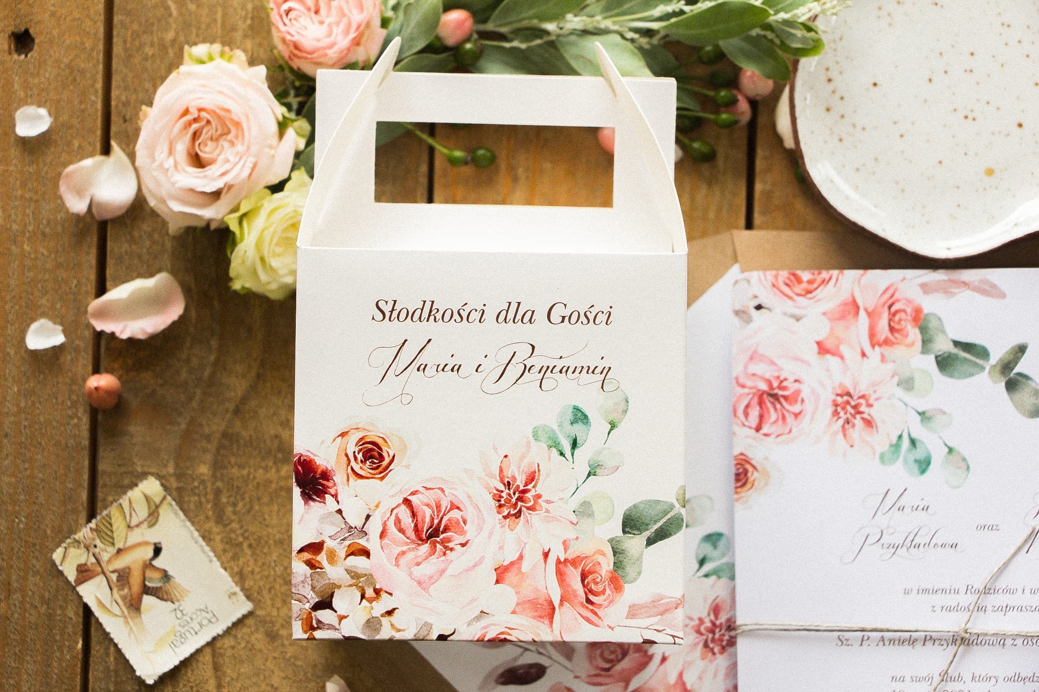 Eleganckie pudełko na ciasto z rączką, różowe kwiaty | Podziękowania dla gości weselnych | Indygo nr 7