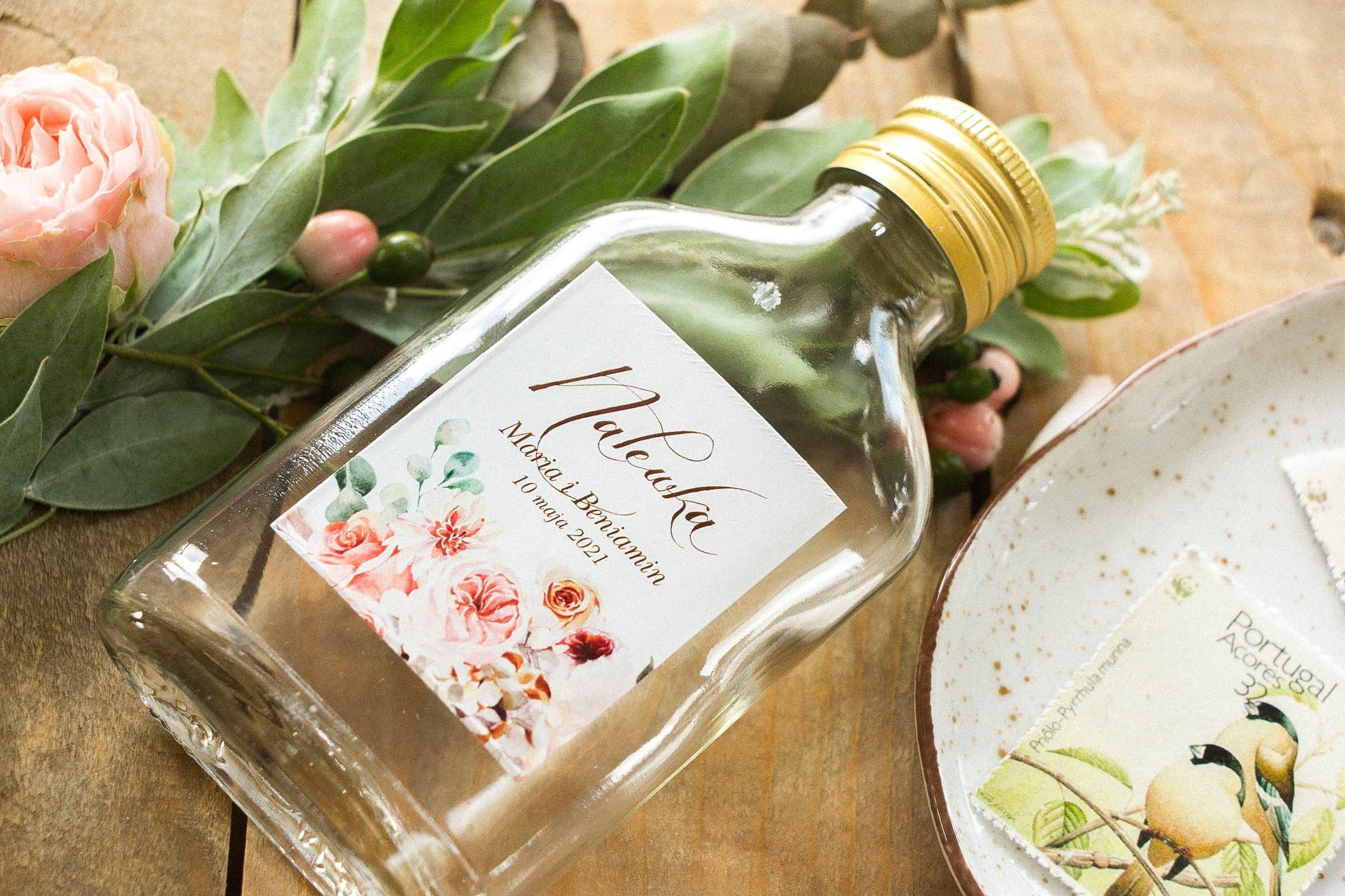 Podziękowania dla gości w formie buteleczek na nalewkę z różami Indygo nr 7 - 3