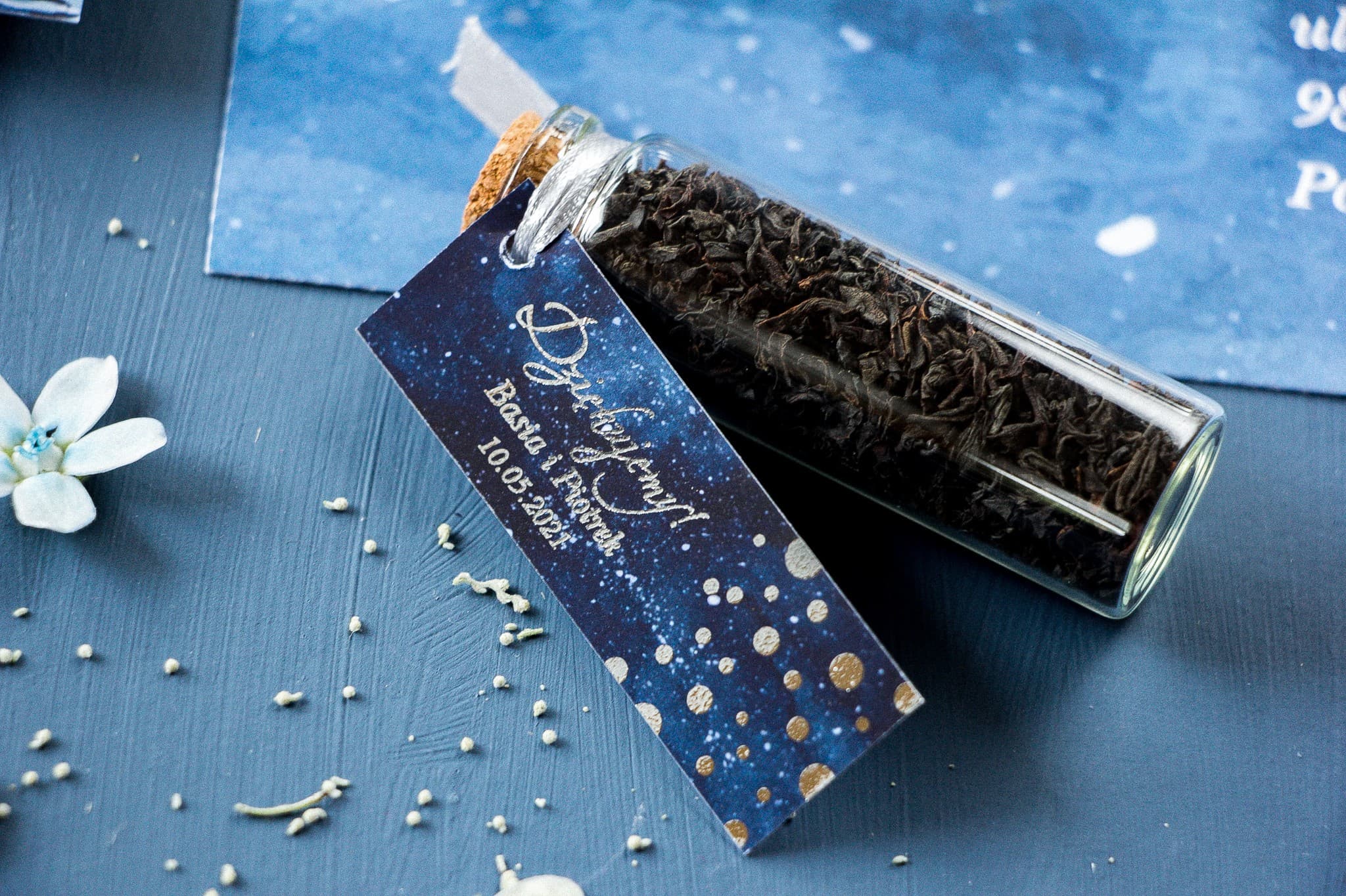 Herbata w buteleczce ze srebrzeniem, podziękowania dla gości glamour | Upominki weselne | Pastelowe nr 6