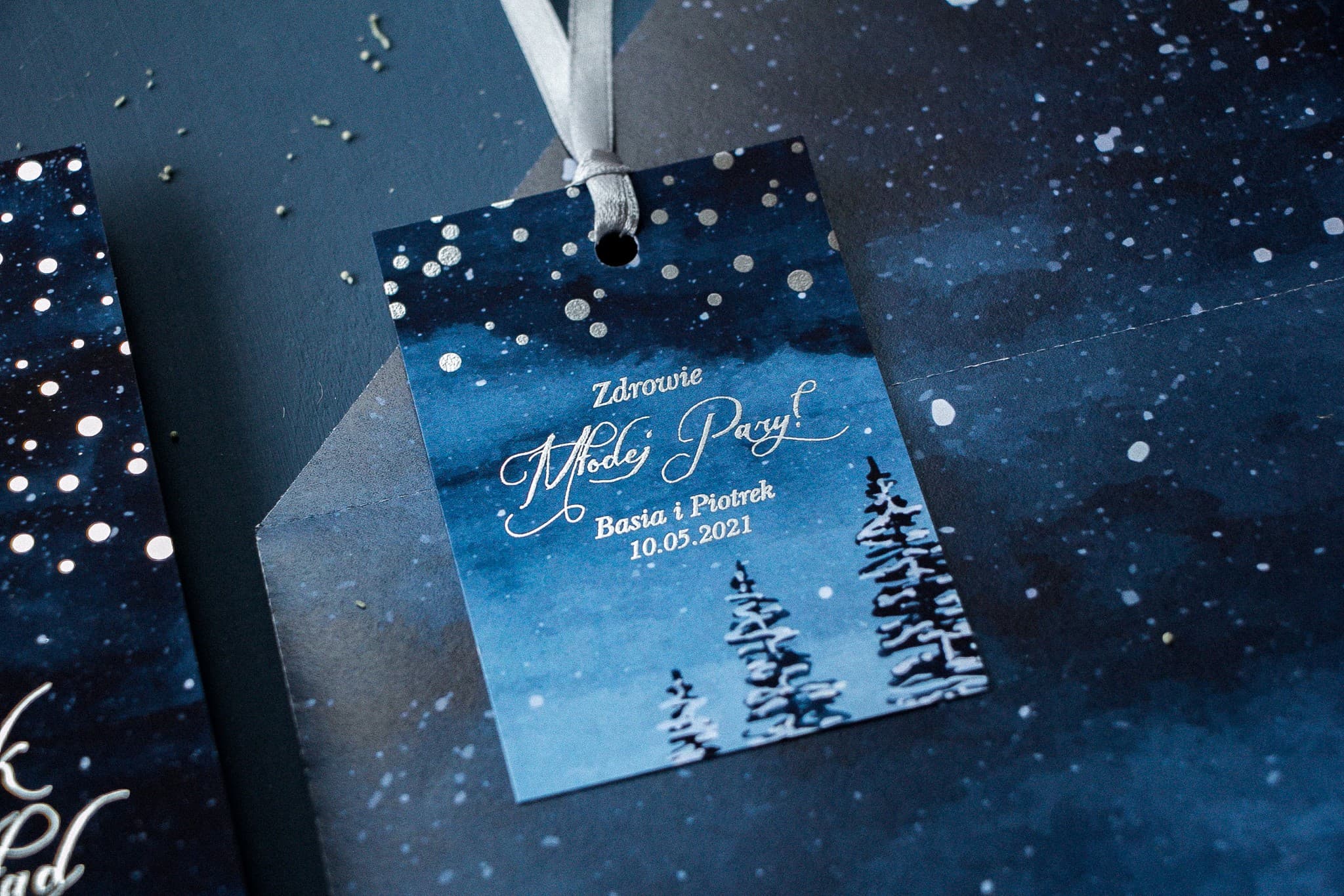 Srebrzone zawieszki na alkohol z kropkami | Eleganckie zawieszki na wódkę weselną glamour | Pastelowe nr 6