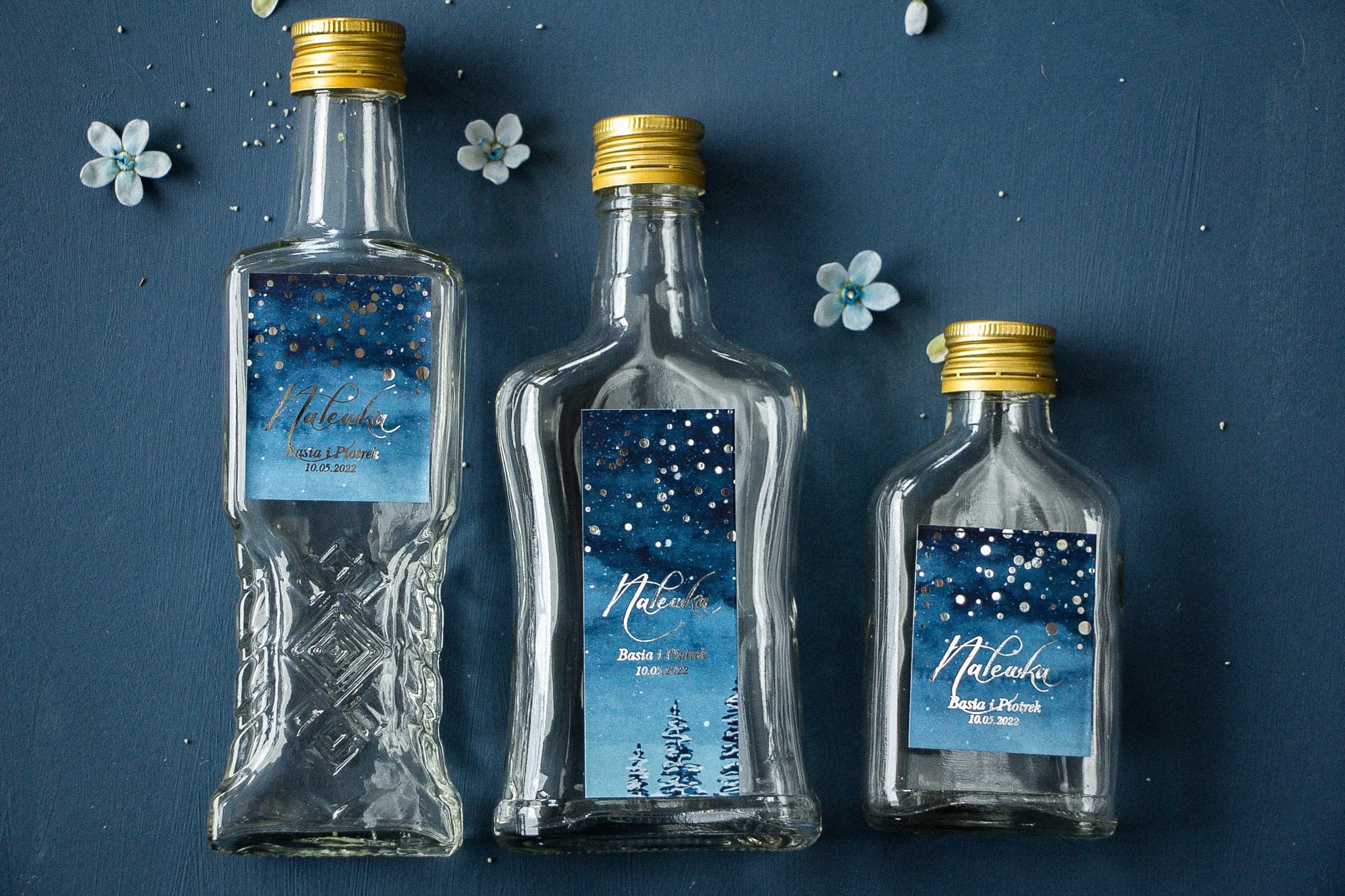 Butelka na nalewkę jako podziękowanie dla gości ze srebrzoną etykietą Pastelowe nr 6 - 2