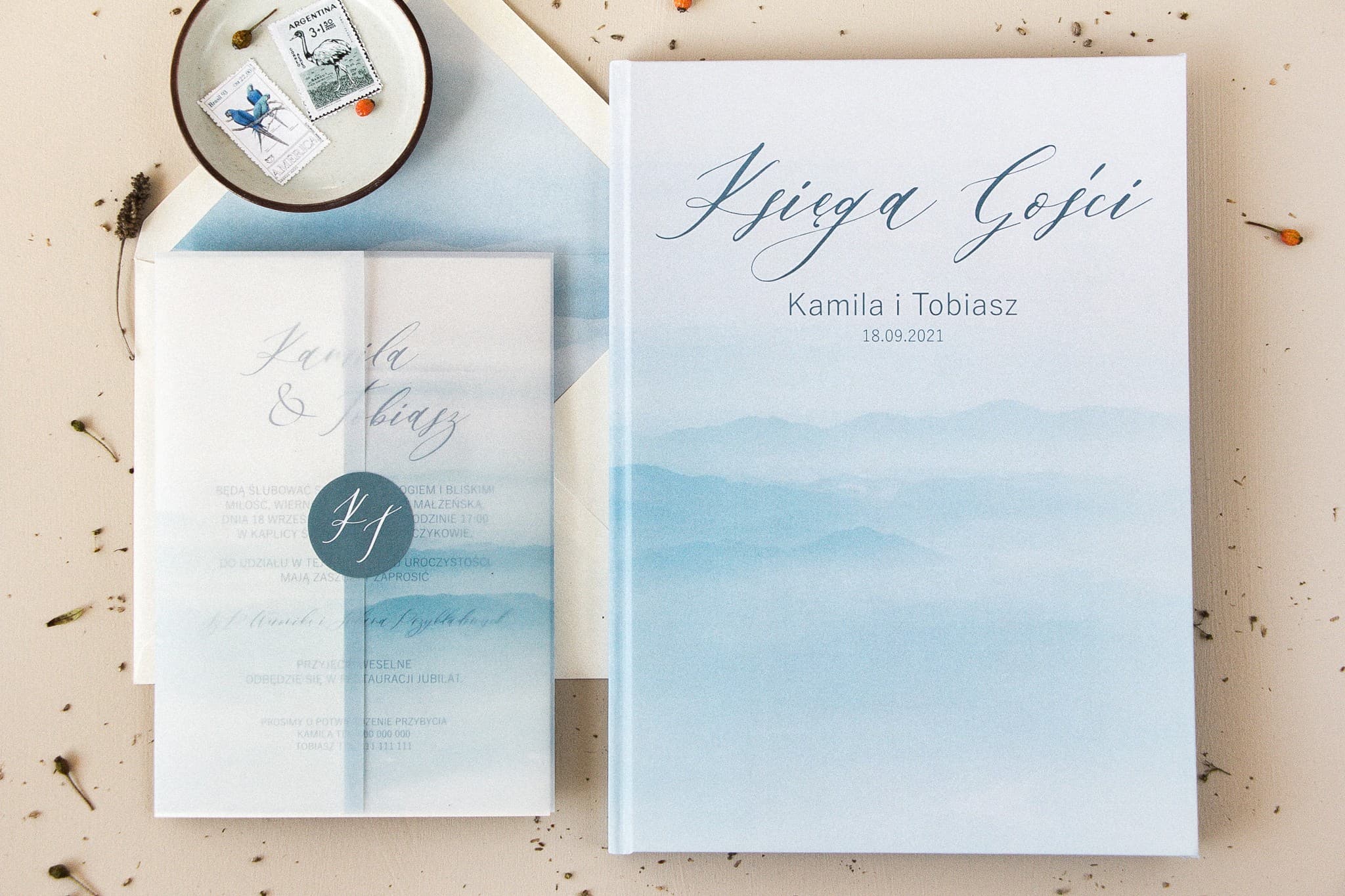 Zaproszenia ślubne glamour z kalką i błękitną akwarelą na perłowym papierze Opal nr 4 - 2