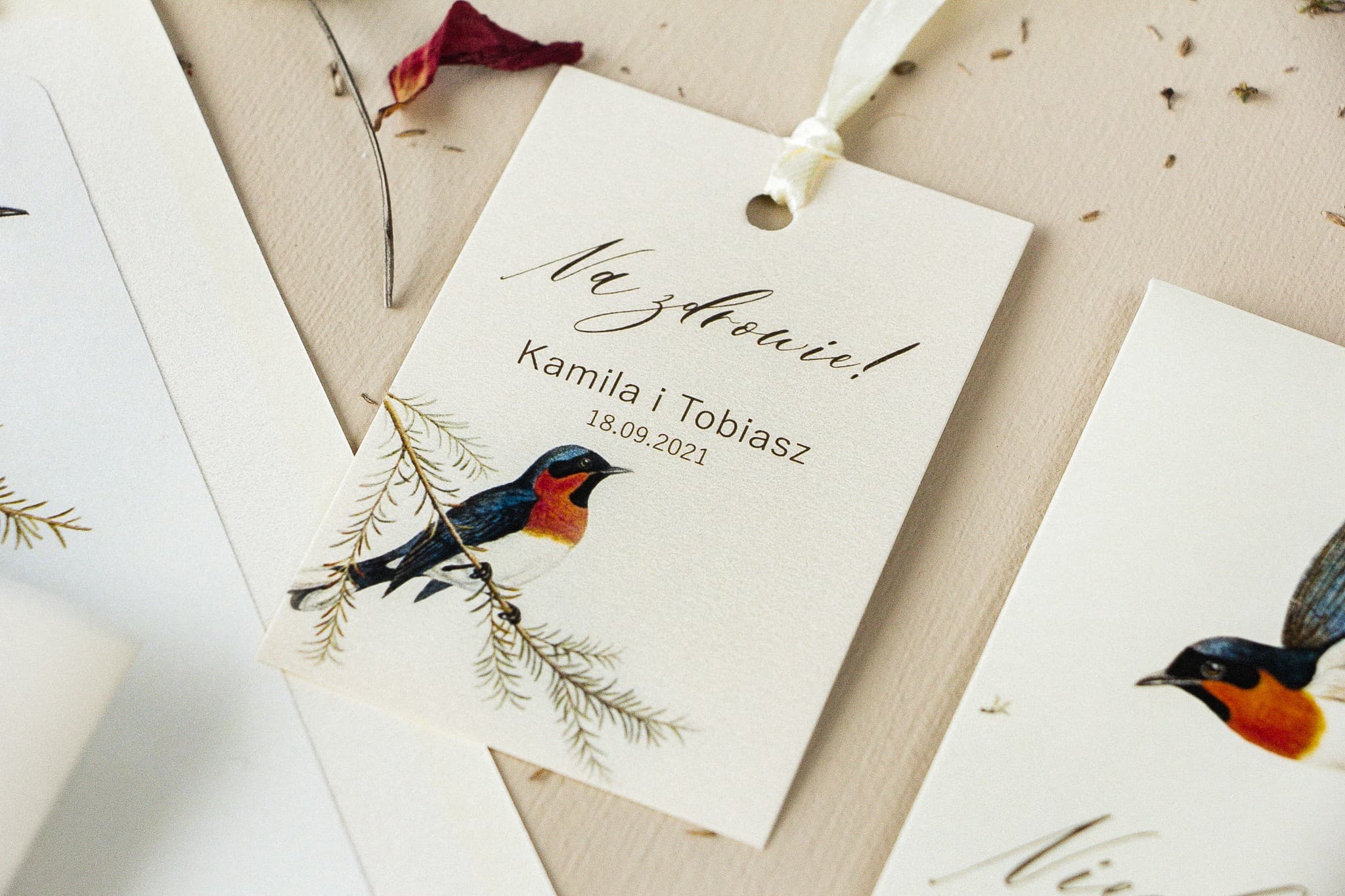 Perłowe Zawieszki na Wódkę Weselną z Motywem Ptaków Vintage | Personalizowane etykiety na alkohol | Opal nr 3