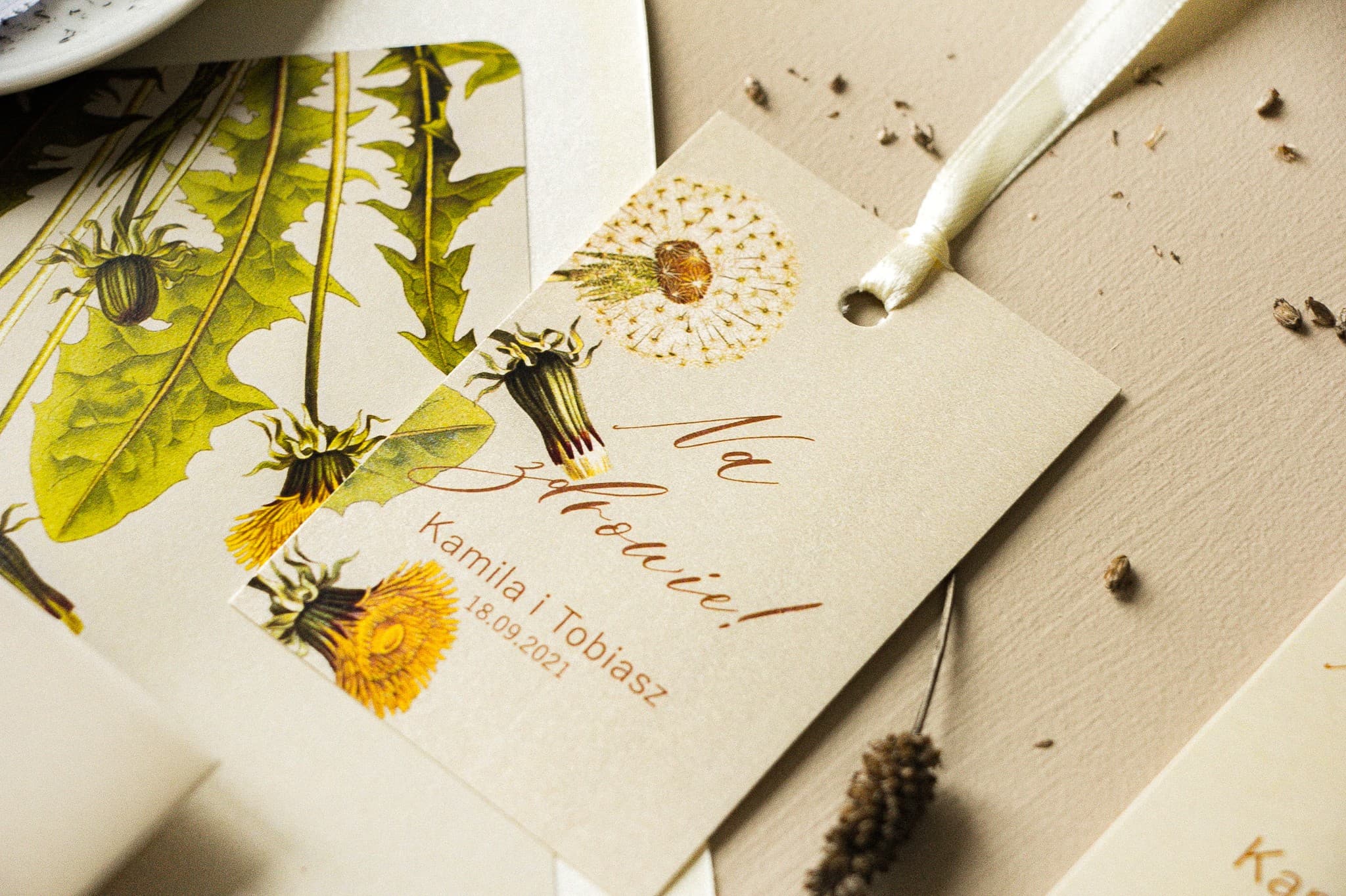 Perłowe Zawieszki na Alkohol z Dmuchawcem | Personalizowane Przywieszki na Wódkę Weselną | Opal nr 6