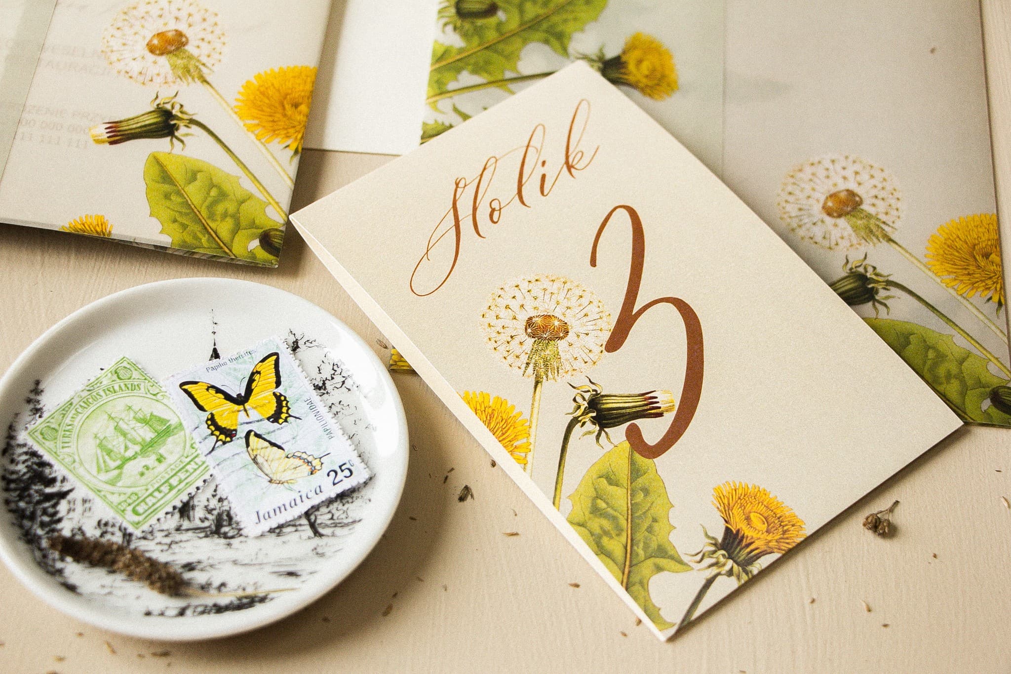 Numerki na Stół z Dmuchawcem Ecru | Perłowe Oznaczenia Stołów Weselnych Stojące | Opal nr 6