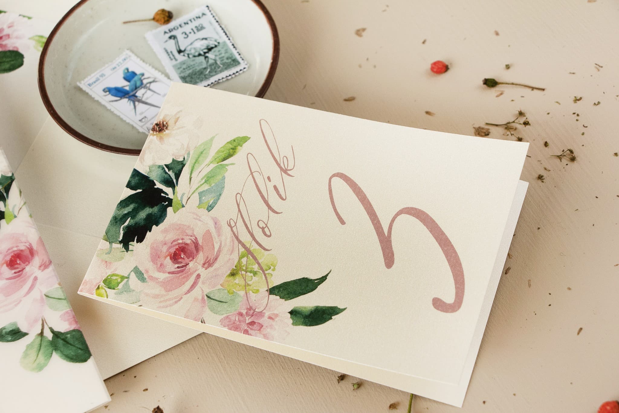 Numerki na stół weselny z piwoniami na perłowym papierze | Numeracja stołów, Oznaczenia stołów | Opal nr 8