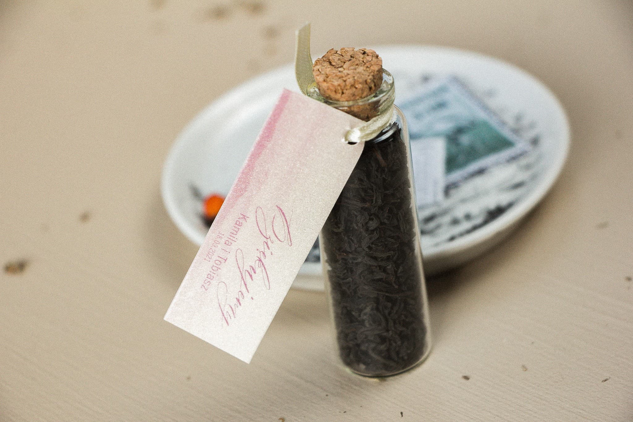 Podziękowania dla gości herbata w buteleczce glamour z perłową etykietą Opal nr 5