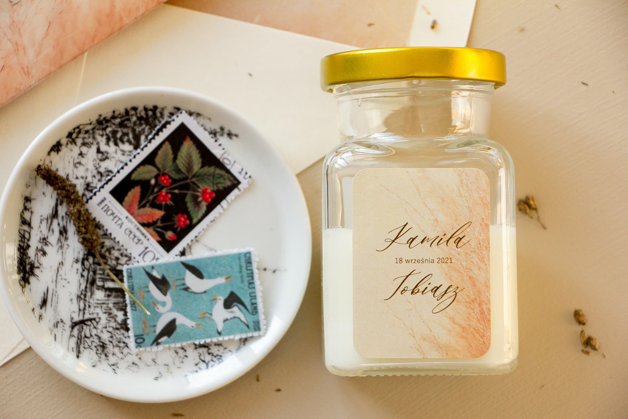 Świeca Zapachowa w Szkle Opal nr 1 – Trawa Pampasowa i Podziękowanie dla Gości