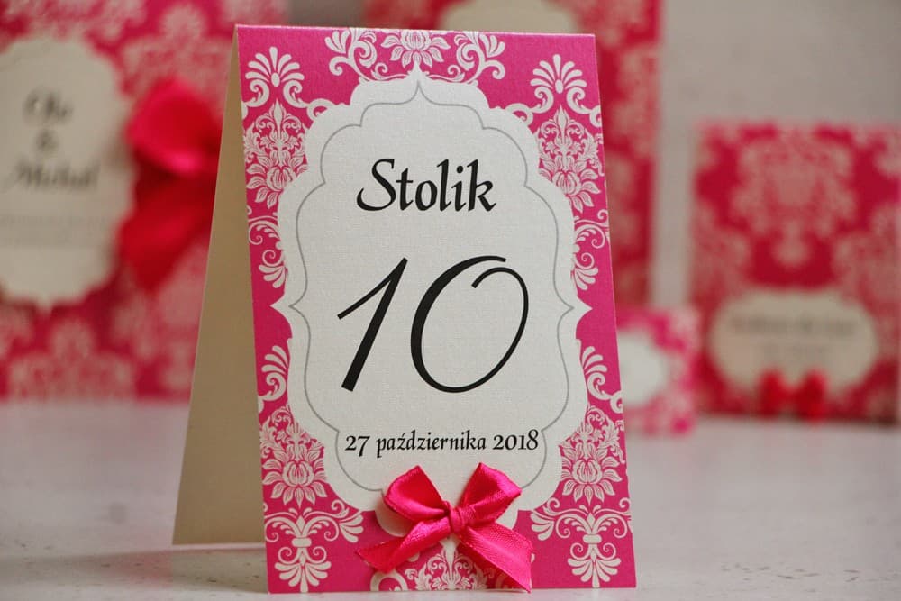 Eleganckie Numerki na Stół Weselny Amarantowe, Perłowe ze Zdobieniem | Numeracja Stołów, Oznaczenia na Stół | Ornament nr 5