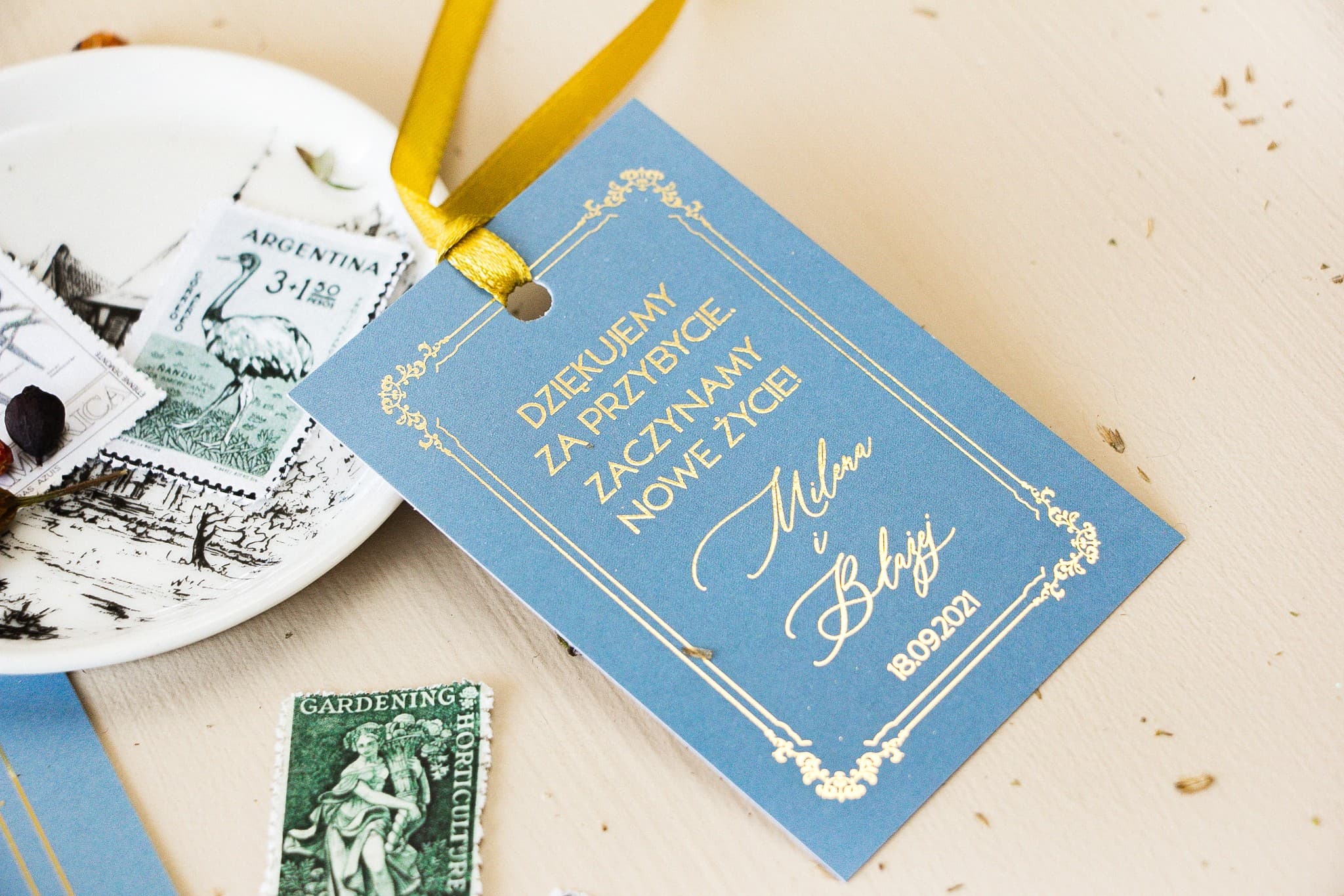 Złocone Zawieszki na Wódkę Weselną Dusty Blue | Eleganckie Przywieszki na Alkohol Glamour | Sand nr 1