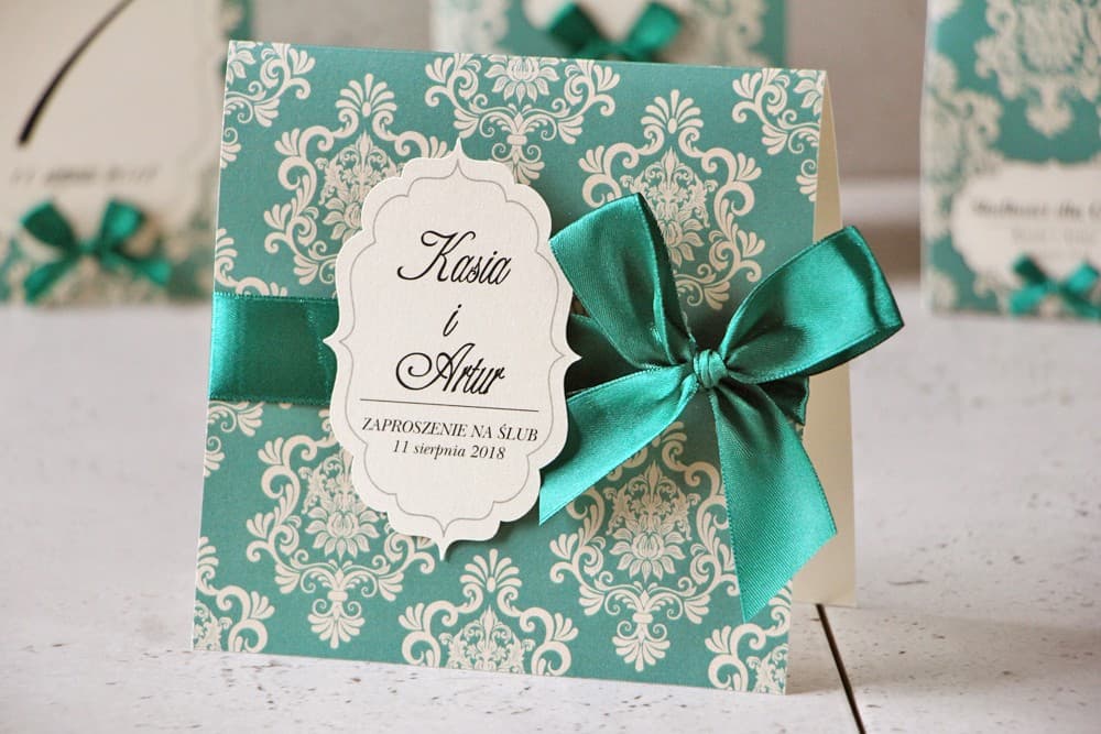 Zaproszenia ślubne perłowe ze szmaragdową kokardą i złoceniem – Ornament nr 9