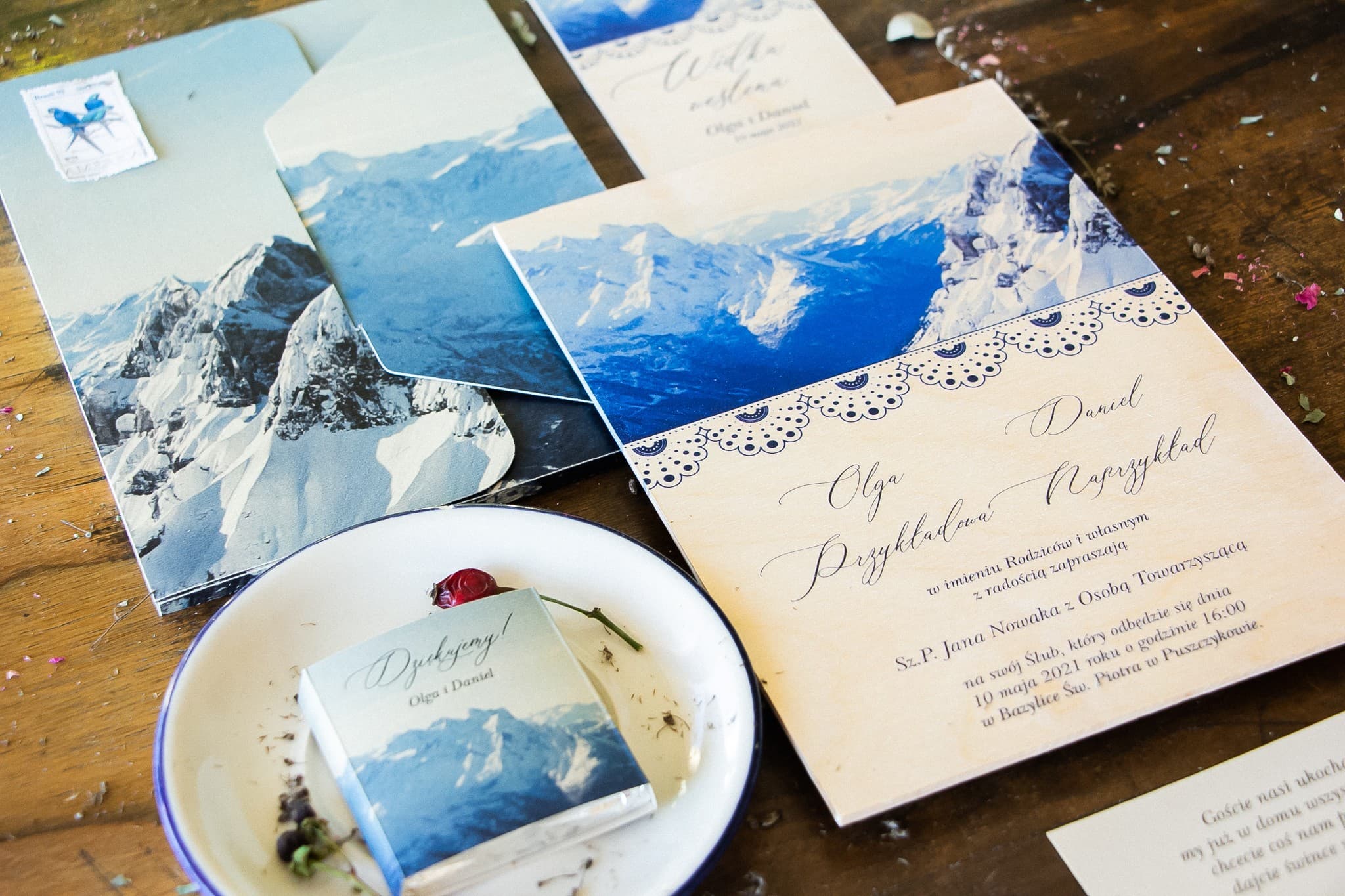 Zaproszenia ślubne na drewnie z górskim pejzażem w stylu rustykalnym – Topaz nr 1