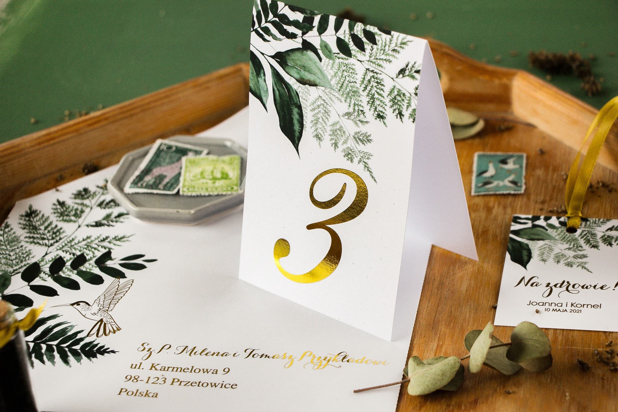 Eleganckie złocone numery na stół weselny, botaniczny wzór z paprocią | Numeracja stołów | Pattern nr 5