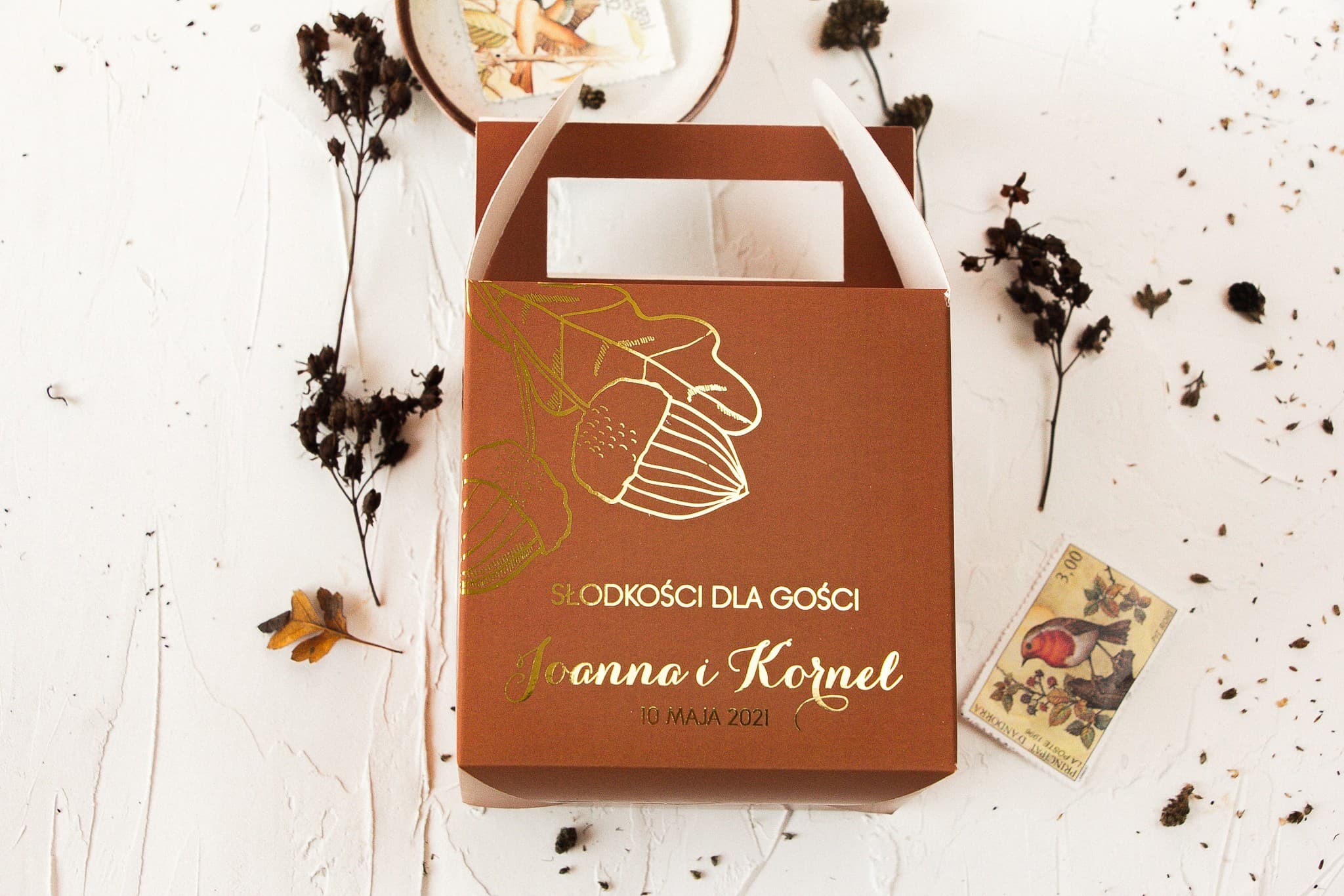 Złocone Pudełko na Ciasto Weselne z Rączką | Personalizowane Opakowania na Słodkości dla Gości | Pattern nr 1