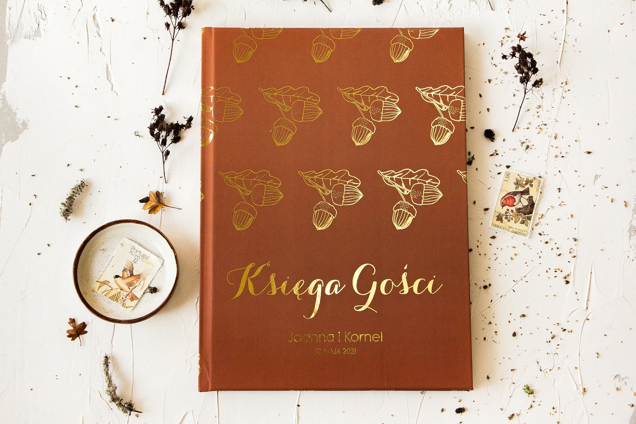 Brązowa Księga Gości Złocone Kwiaty, Personalizowana | Elegancka Pamiątka Ślubna A4 | Pattern Nr 1 - 3