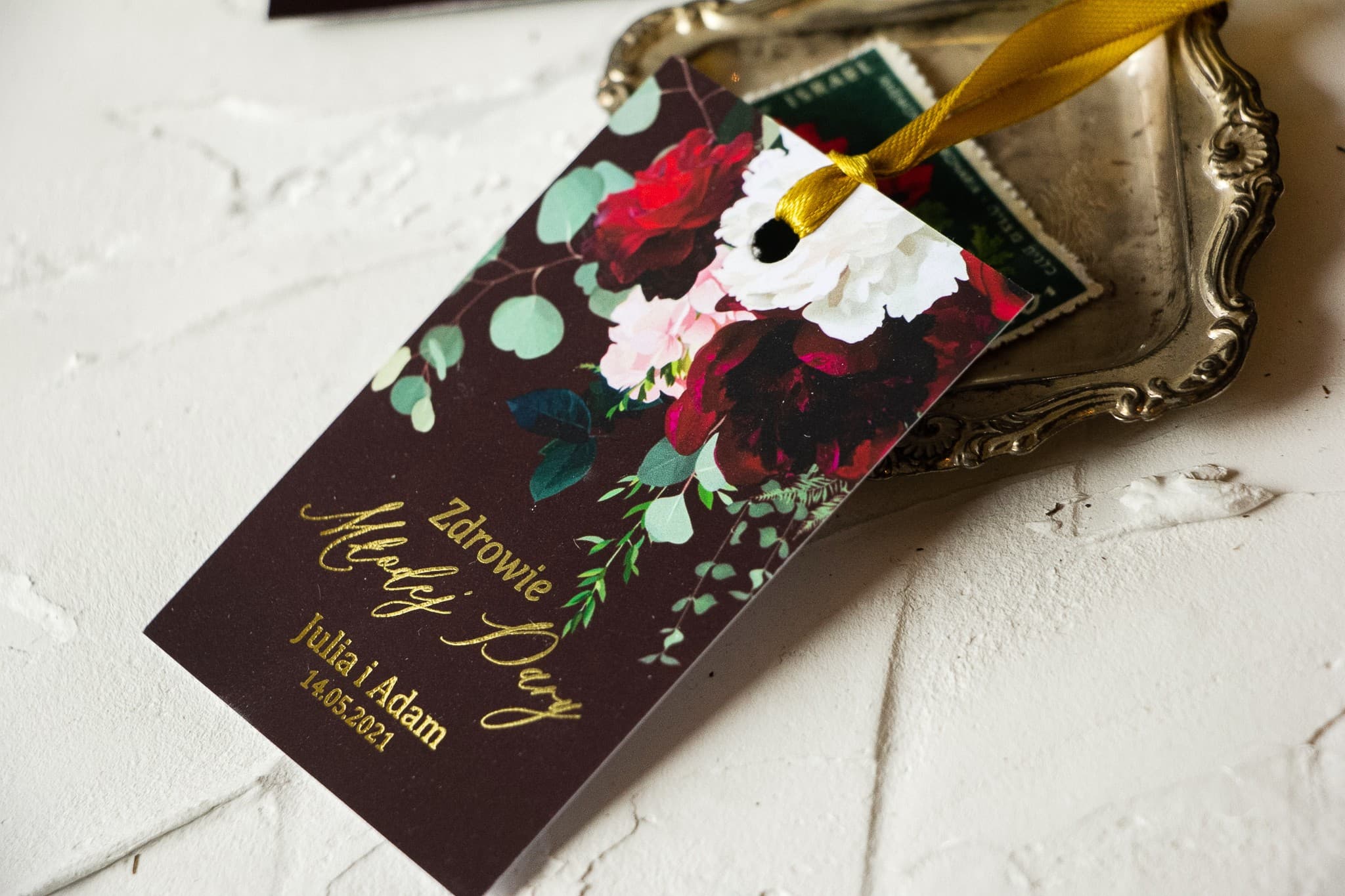 Złocone Zawieszki na Wódkę Burgundowe Róże | Etykiety na Alkohol Weselny | Szafirowe nr 9