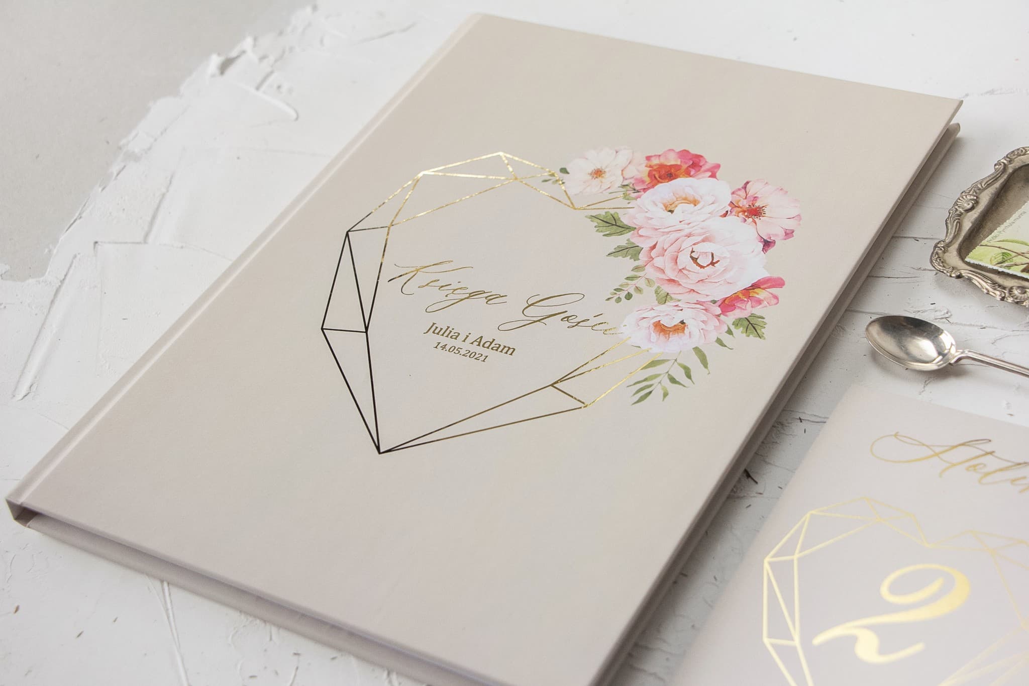 Personalizowana Księga Gości Weselnych Złote Serce | Beżowa w Kwiaty Księga Ślubna A4 | Szafirowe Nr 8 - 2