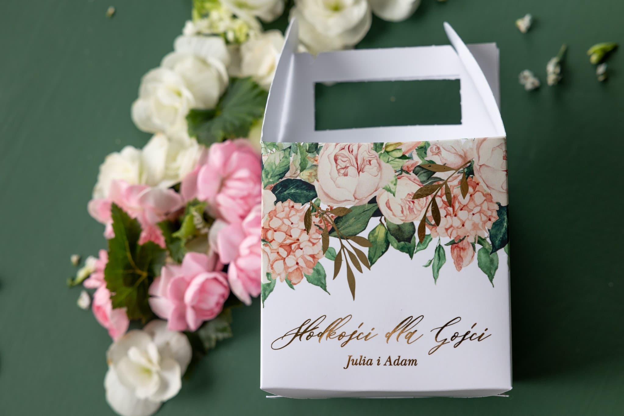 Pudełko na ciasto weselne z rączką złocone gałązki piwonie | Eleganckie opakowania dla gości | Rubin nr 10