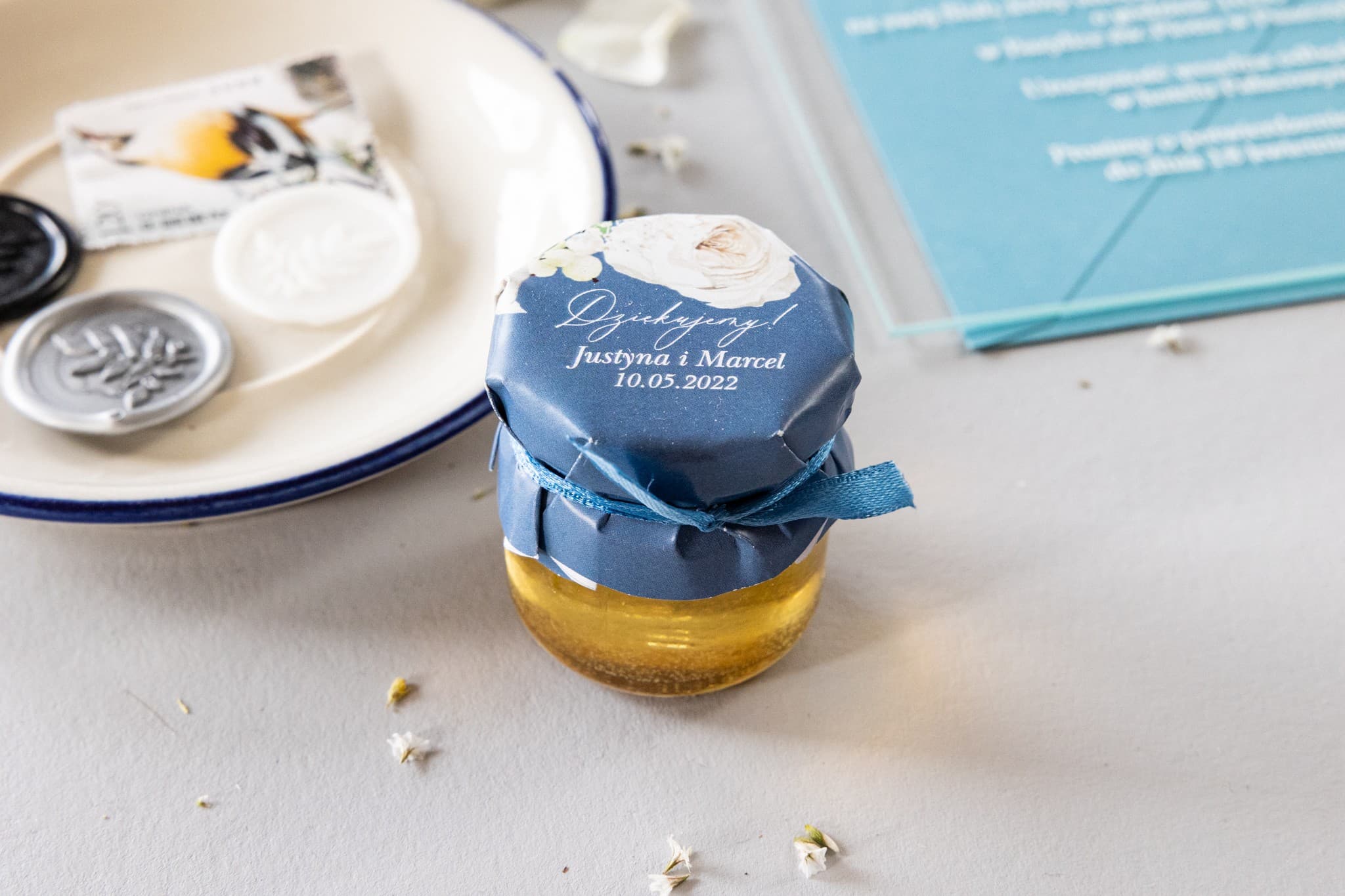 Naturalny Miód w Słoiczku Soft nr 5 – Słodkie Podziękowanie z Piwoniami