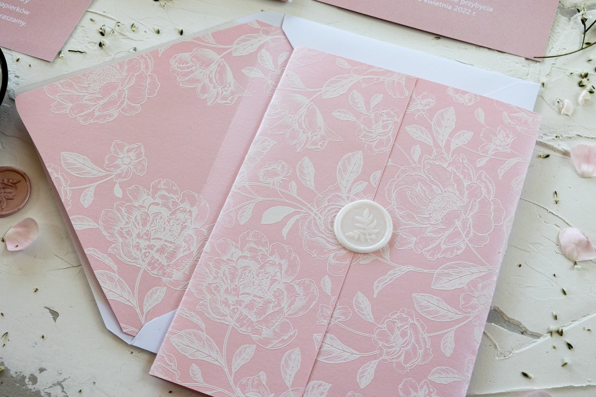 Zaproszenia ślubne glamour z kalką i piwoniami w pudrowym różu – Nefryt nr 1 - 2