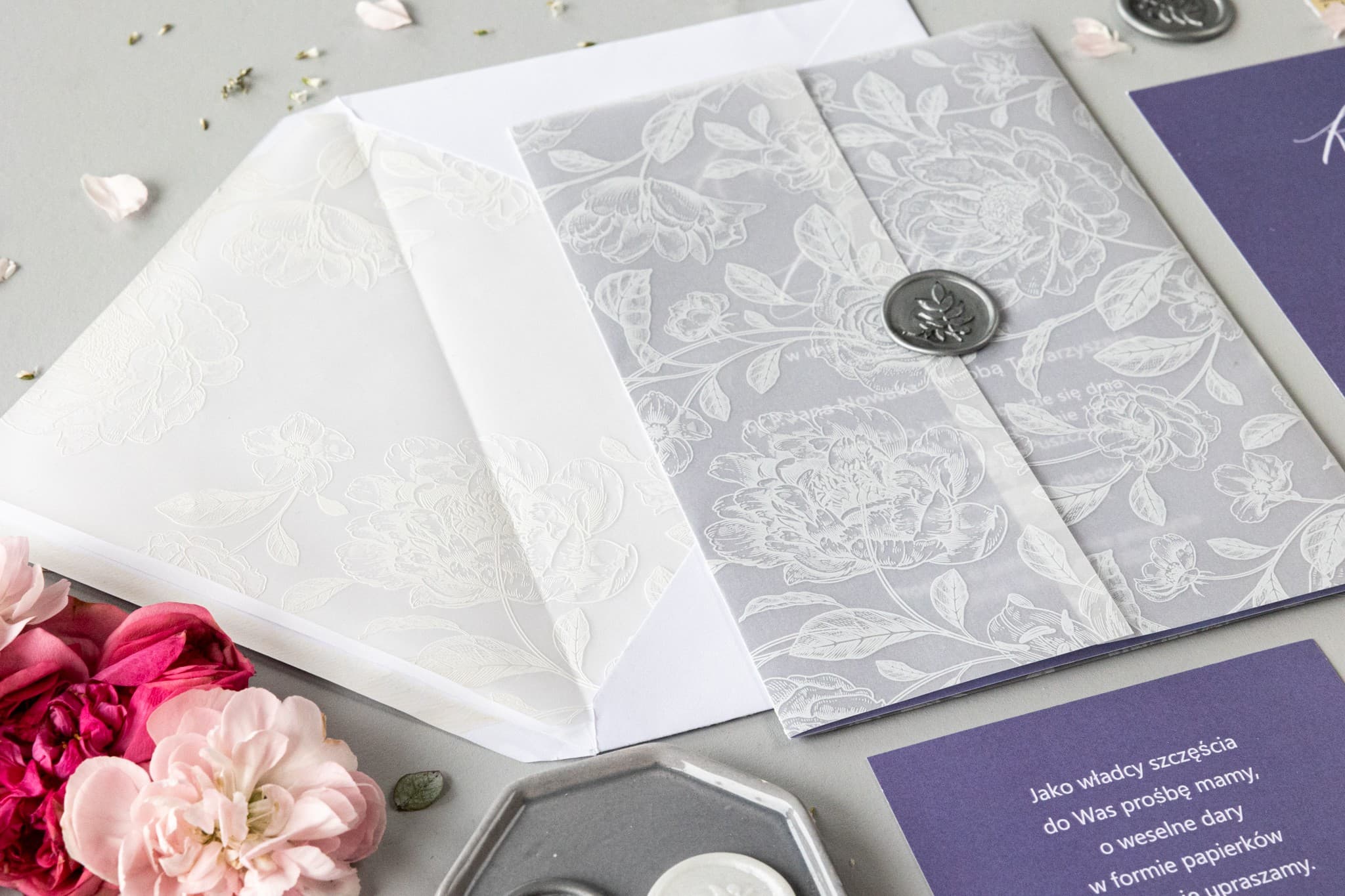 Zaproszenia ślubne lawendowe z kalką i motywem białych piwonii – Nefryt nr 3 - 3