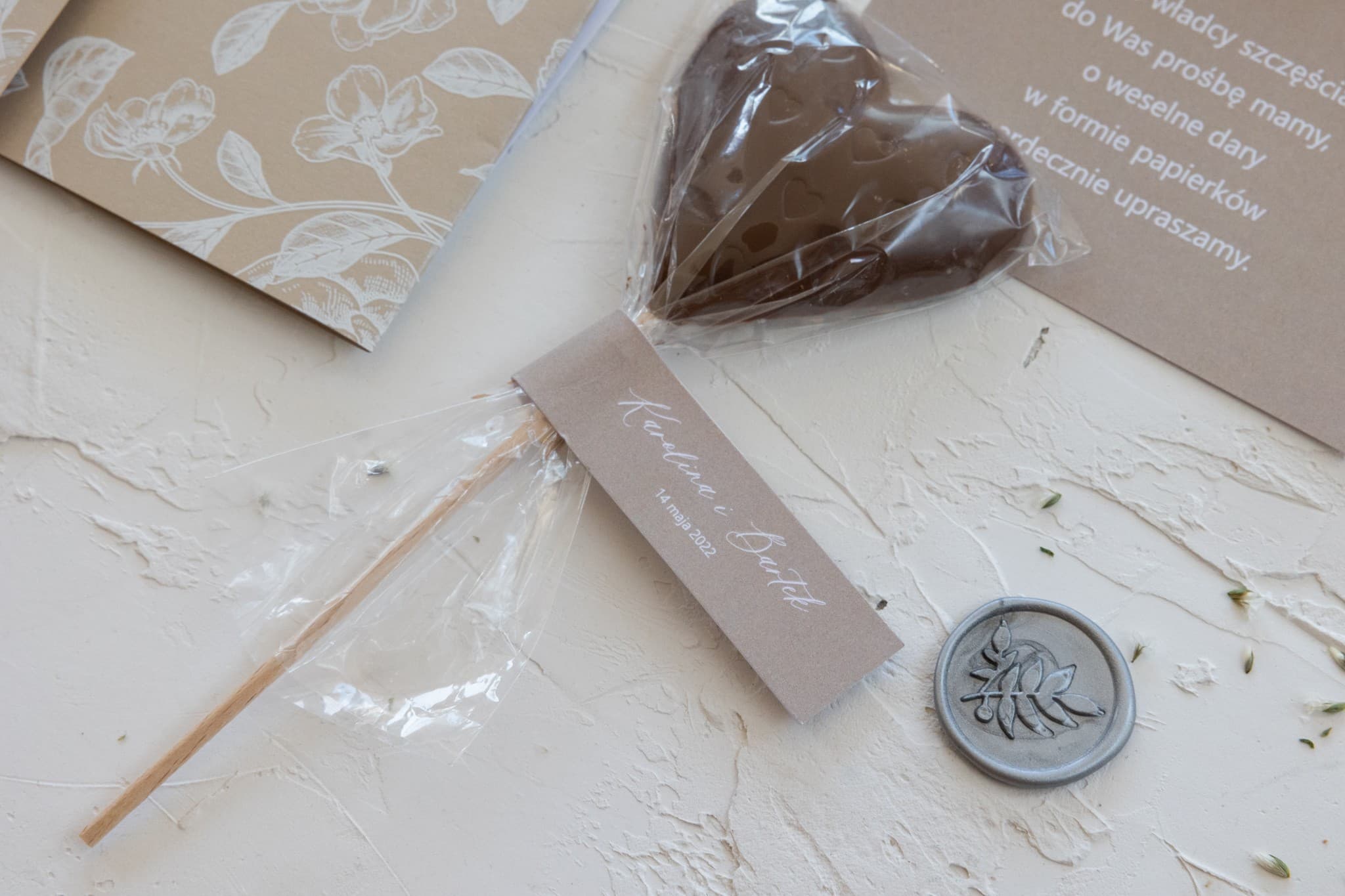 Czekoladowe lizaki, ręcznie robione podziękowania dla gości weselnych | Eleganckie upominki ślubne | Nefryt nr 4