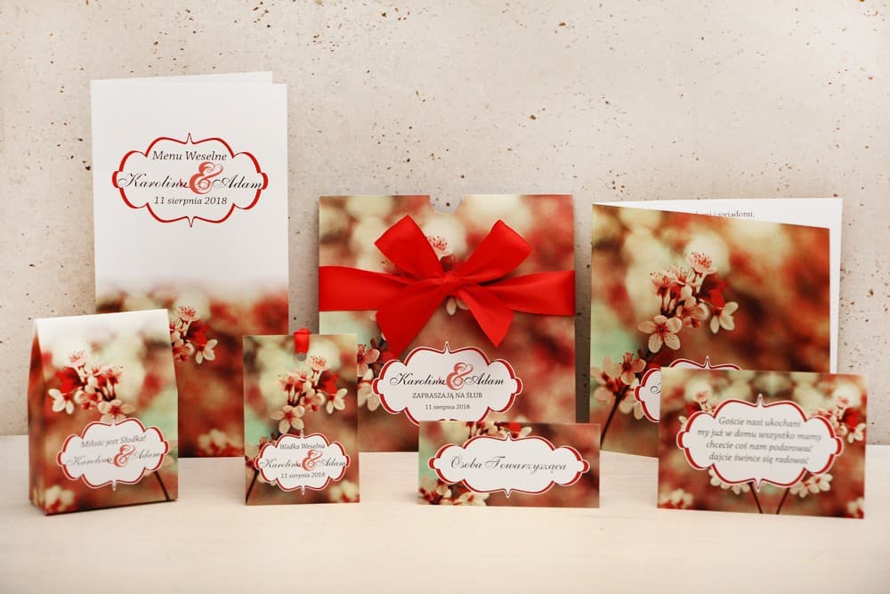 Zaproszenia ślubne kwadratowe z etui i kwiatami wiśni oraz czerwoną kokardką – Felicja nr 8 - 2