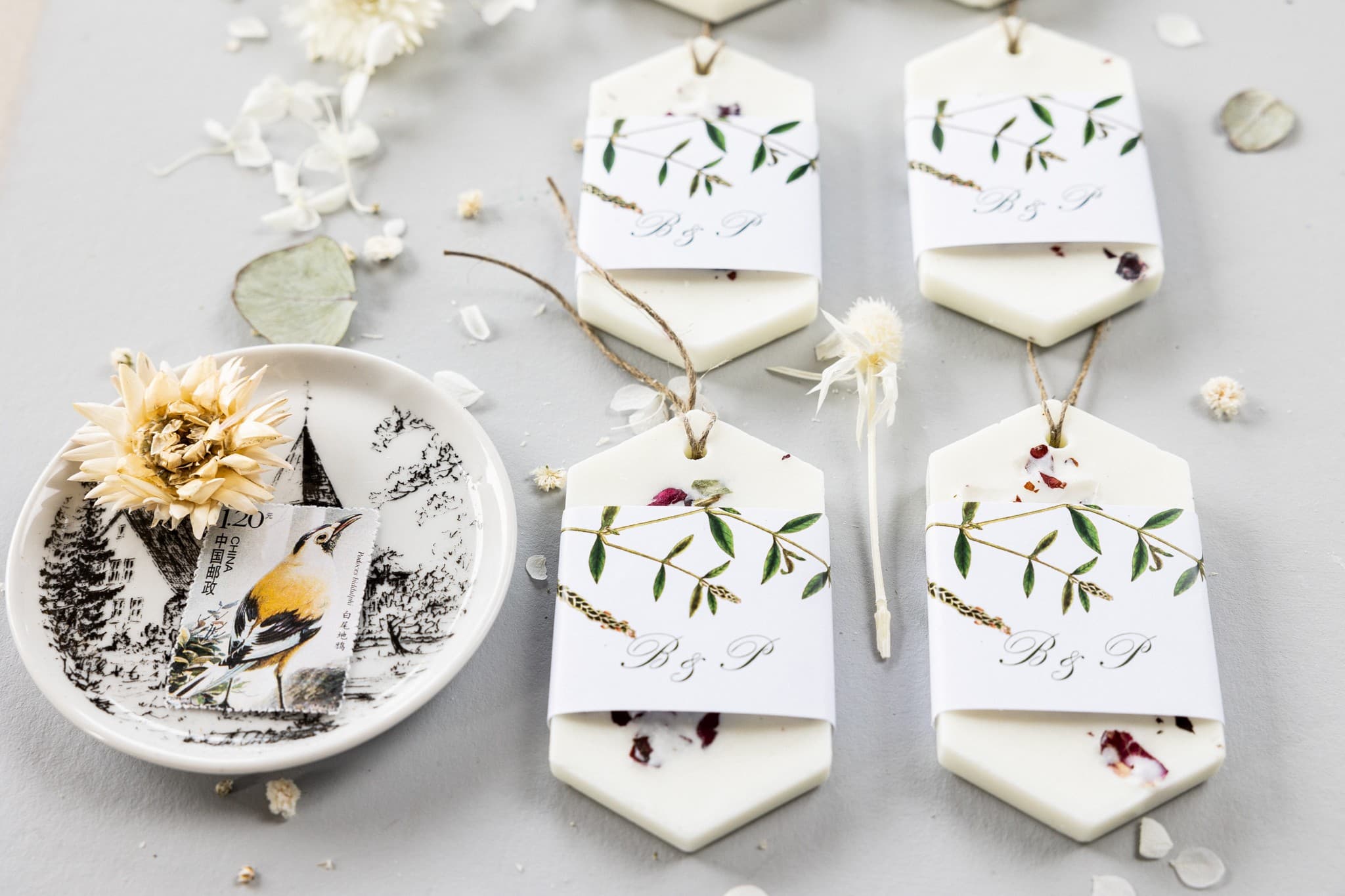 Zapachowa Zawieszka Sojowa z Kwiatami | Eleganckie Podziękowania dla Gości Weselnych | Korani nr 9 - 2