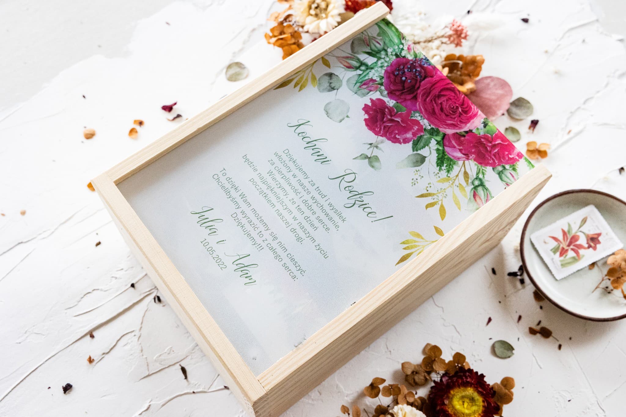 Elegancka Skrzynka z Bordowymi Różami, Personalizowany Prezent | Podziękowania dla Rodziców na Ślub | Rubin nr 8