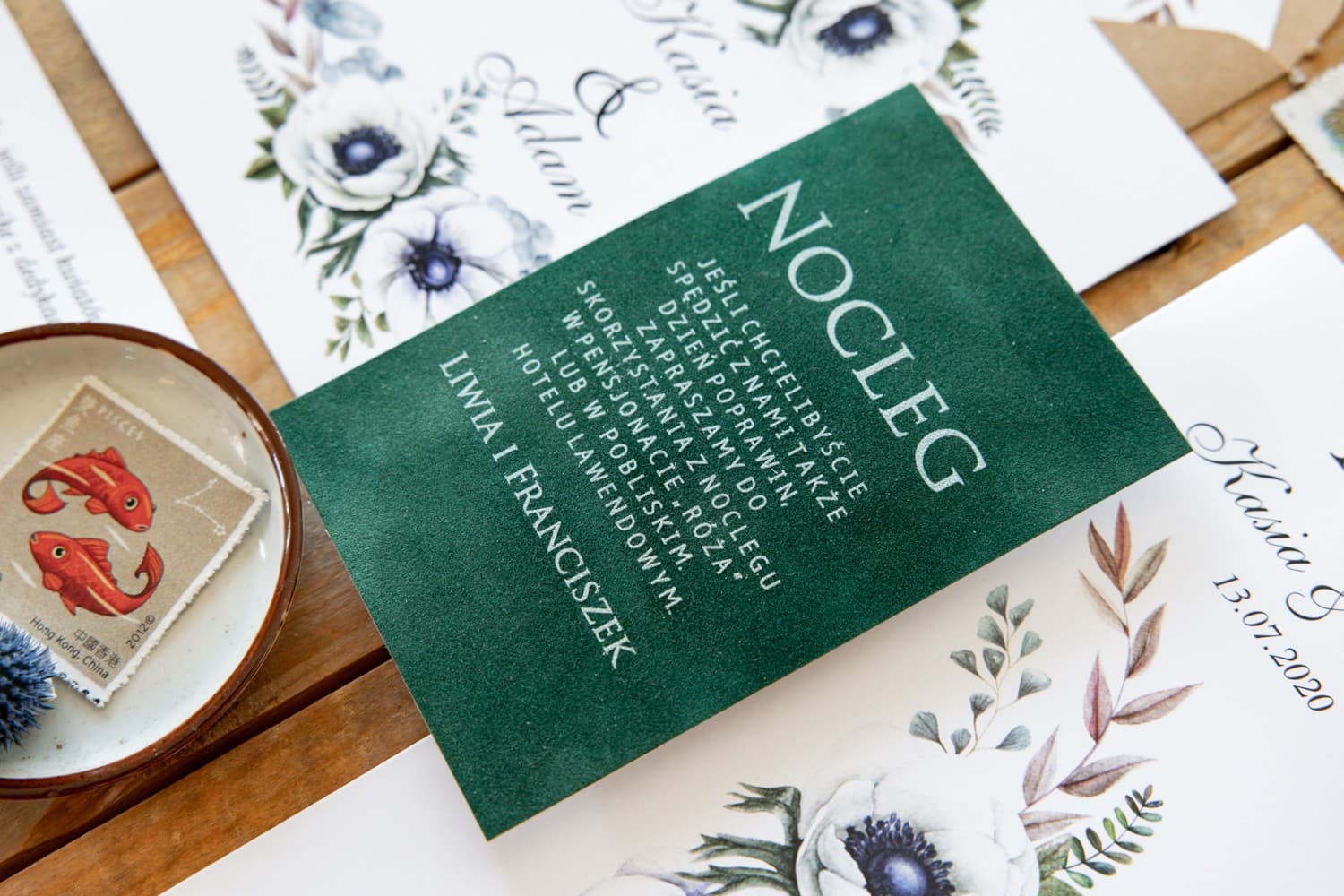 Welurowa wkładka do zaproszeń z białym nadrukiem, elegancki dodatek | Bilecik ślubny welurowy | Kalia nr 3 - 3