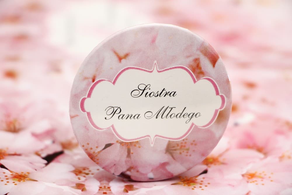 Personalizowane Przypinki Weselne Kwiaty Wiśni, Identyfikatory dla Gości | Unikalne Kotyliony Ślubne | Felicja nr 13
