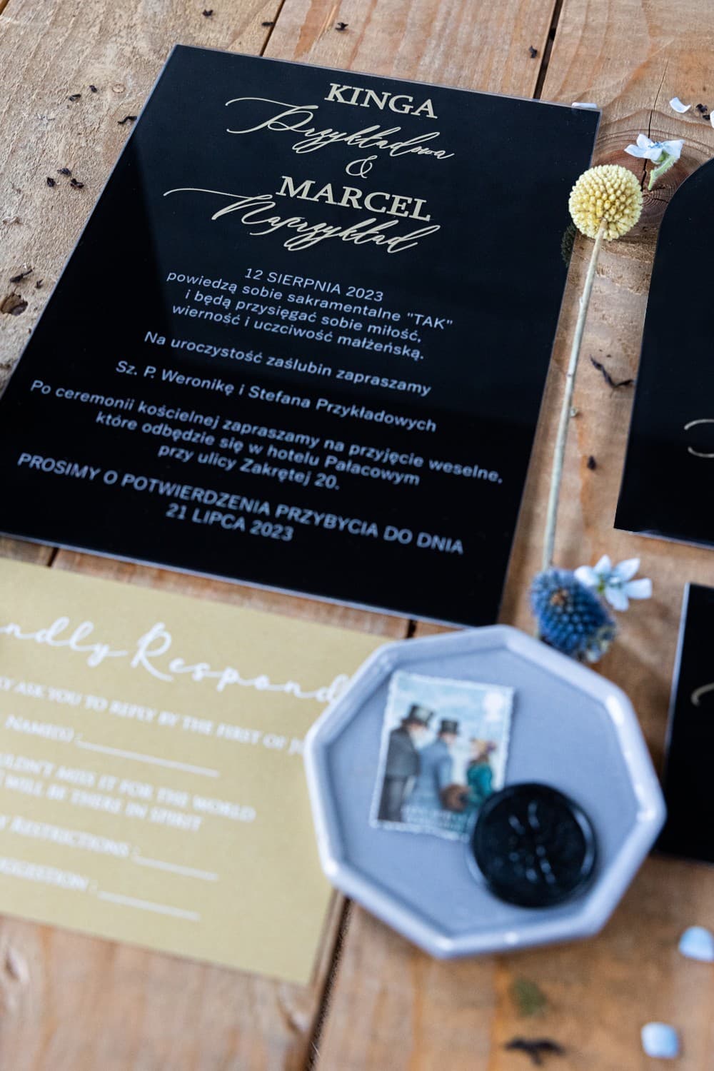 Zaproszenia ślubne na szkle czarne ze złoceniem w stylu glamour Dalia nr 1