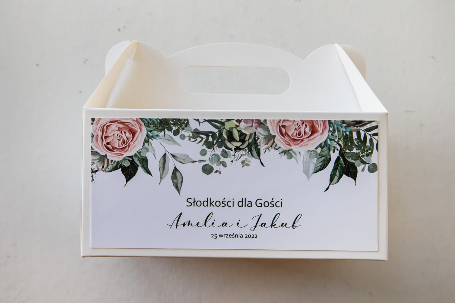Eleganckie pudełka na ciasto weselne z piwoniami | Personalizowane opakowania z rączką dla gości | Korani nr 11