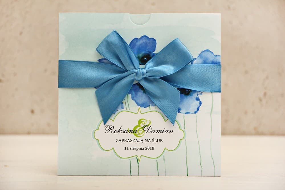 Zaproszenia ślubne boho z chabrowymi makami na miętowym tle, z tasiemką – Felicja nr 18 - 3