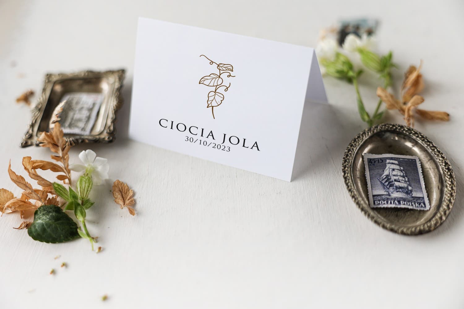 Winietki Ślubne Impresja nr 2 – Wizytówki na Stół z Motywem Bordowych Liści