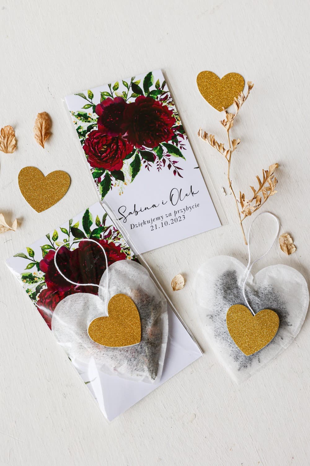 Podziękowania dla gości herbata serce z bordowymi kwiatami i złoceniem | Rubin nr 3