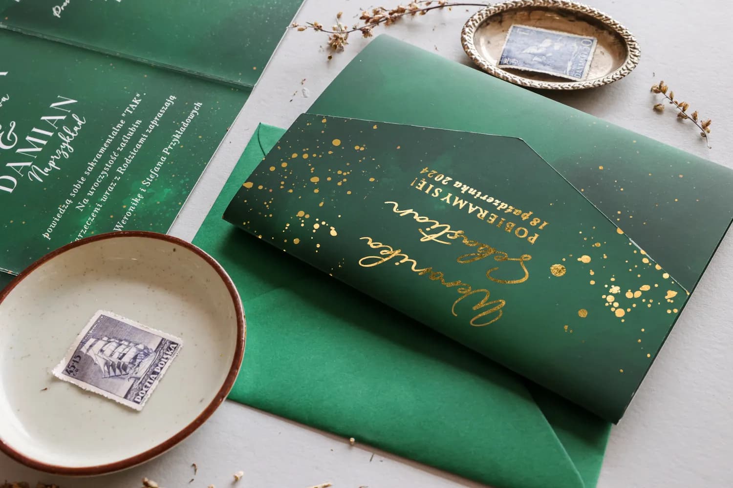 Zaproszenia ślubne glamour w kolorze butelkowej zieleni z efektownym złoceniem Jadeit nr 9 - 4