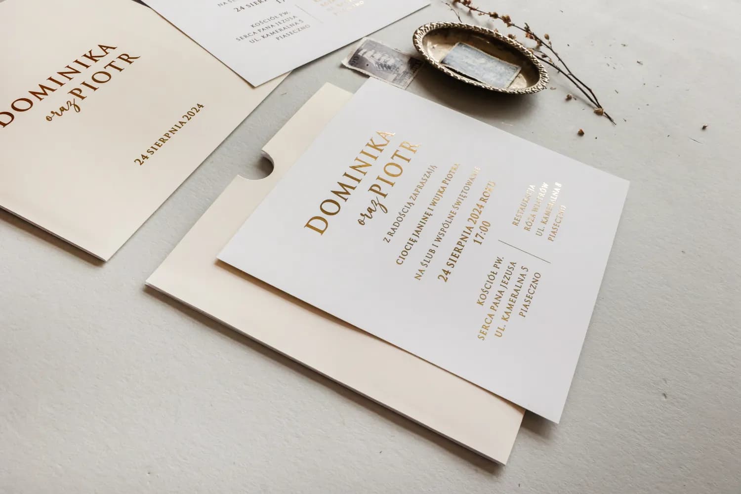 Zaproszenia ślubne w stylu glamour w kwadratowym etui złocone na kremowym papierze Mokait nr 3 - 2