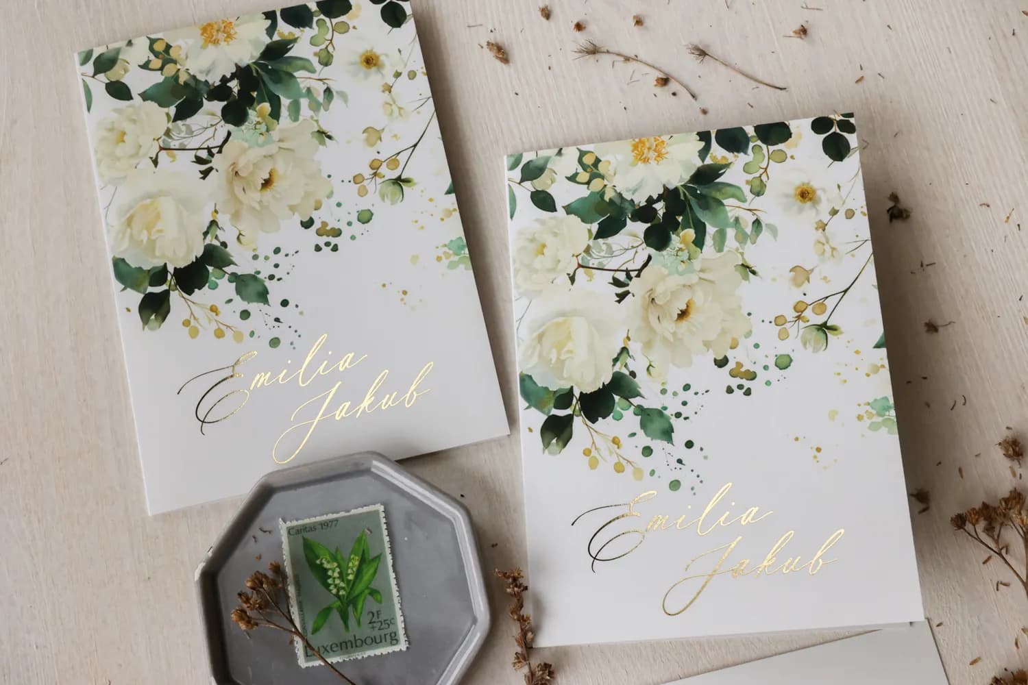 Zaproszenia ślubne botaniczne z białymi kwiatami i złoceniem Ruskus nr 5 - 2