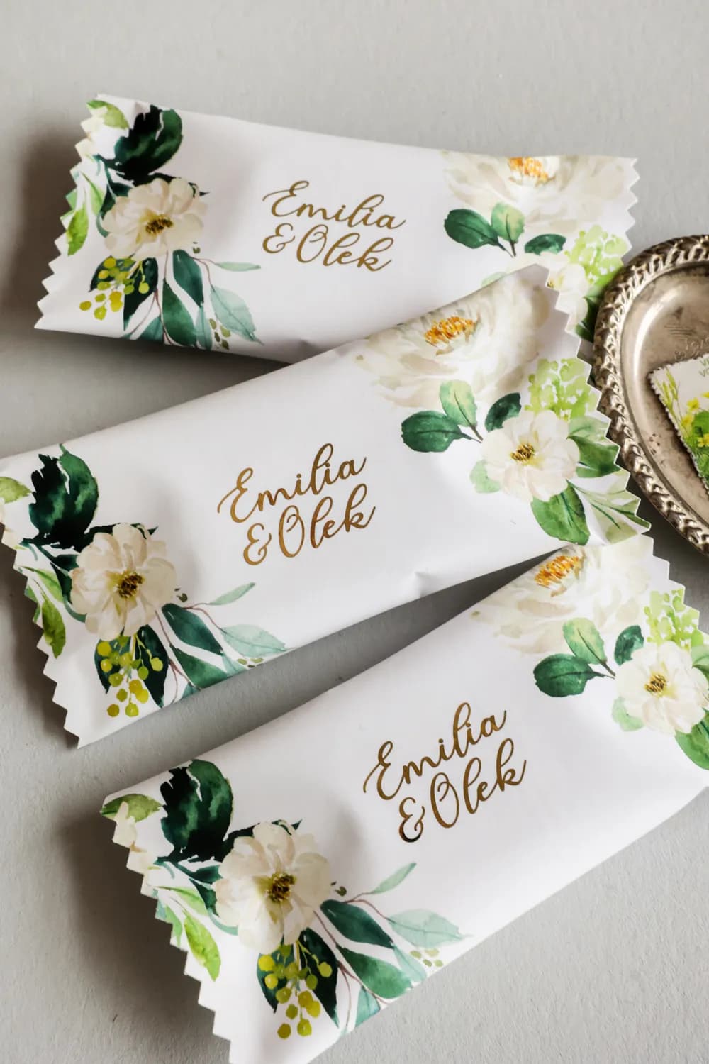 Podziękowania dla gości – złocone czekoladki z niebieskimi kwiatami Rubin nr 4 - 2