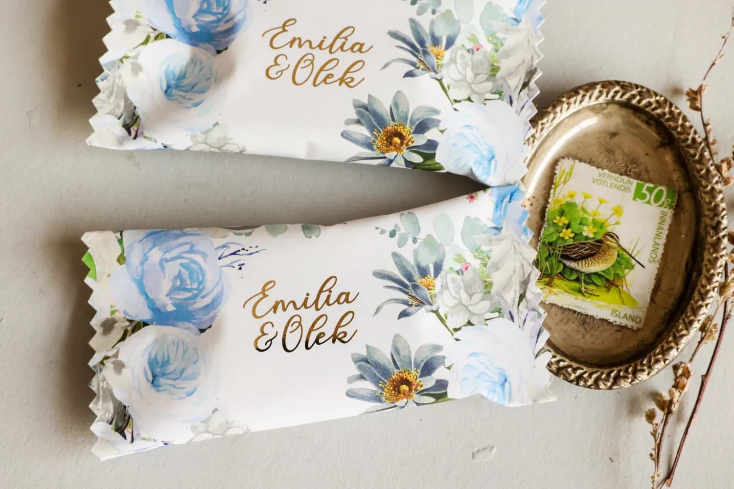 Podziękowania dla gości czekoladki złocone z akwarelowymi niebieskimi kwiatami Rubin nr 12 - 3